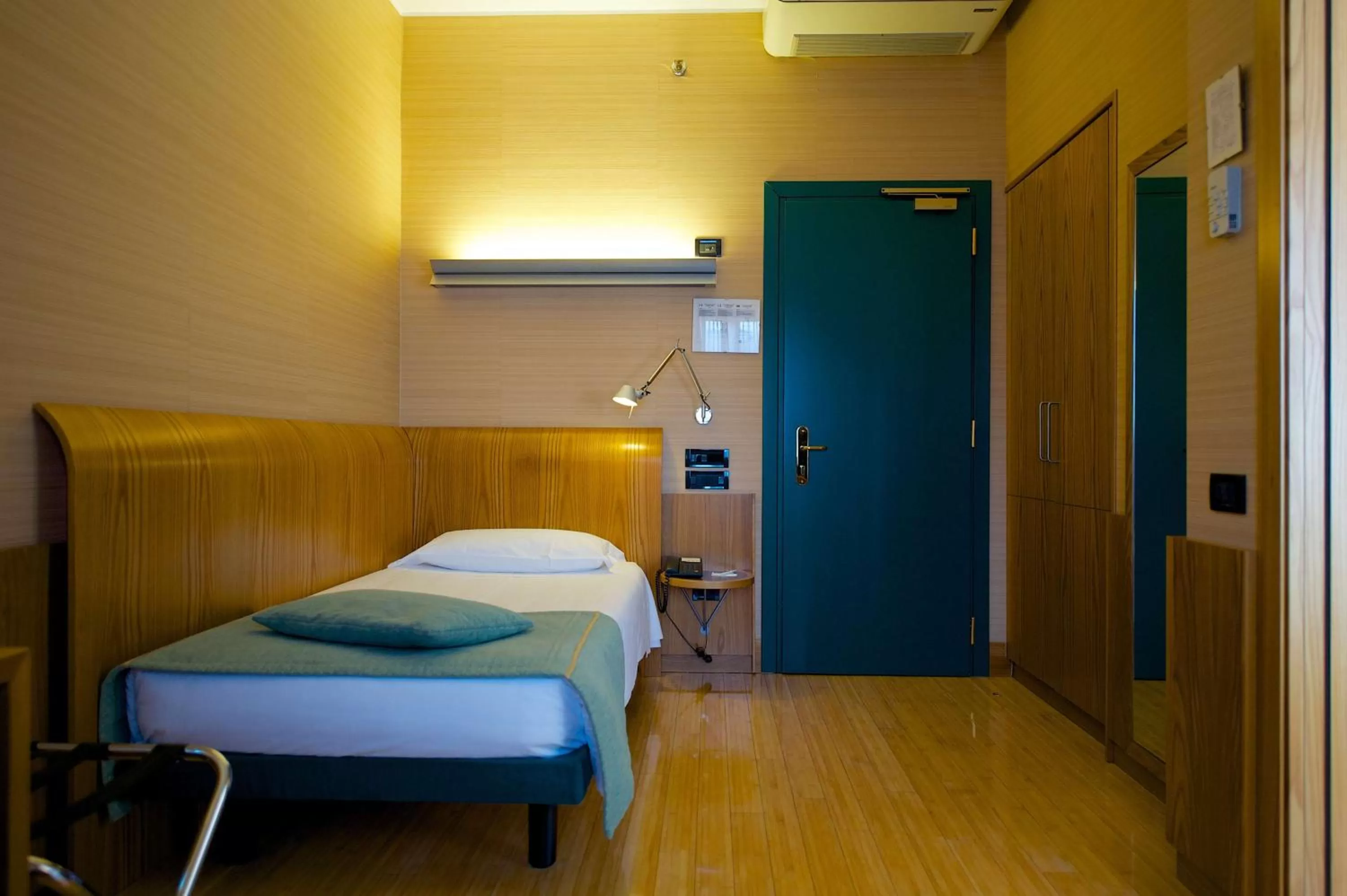 Photo of the whole room, Bed in Best Western Hotel Luxor