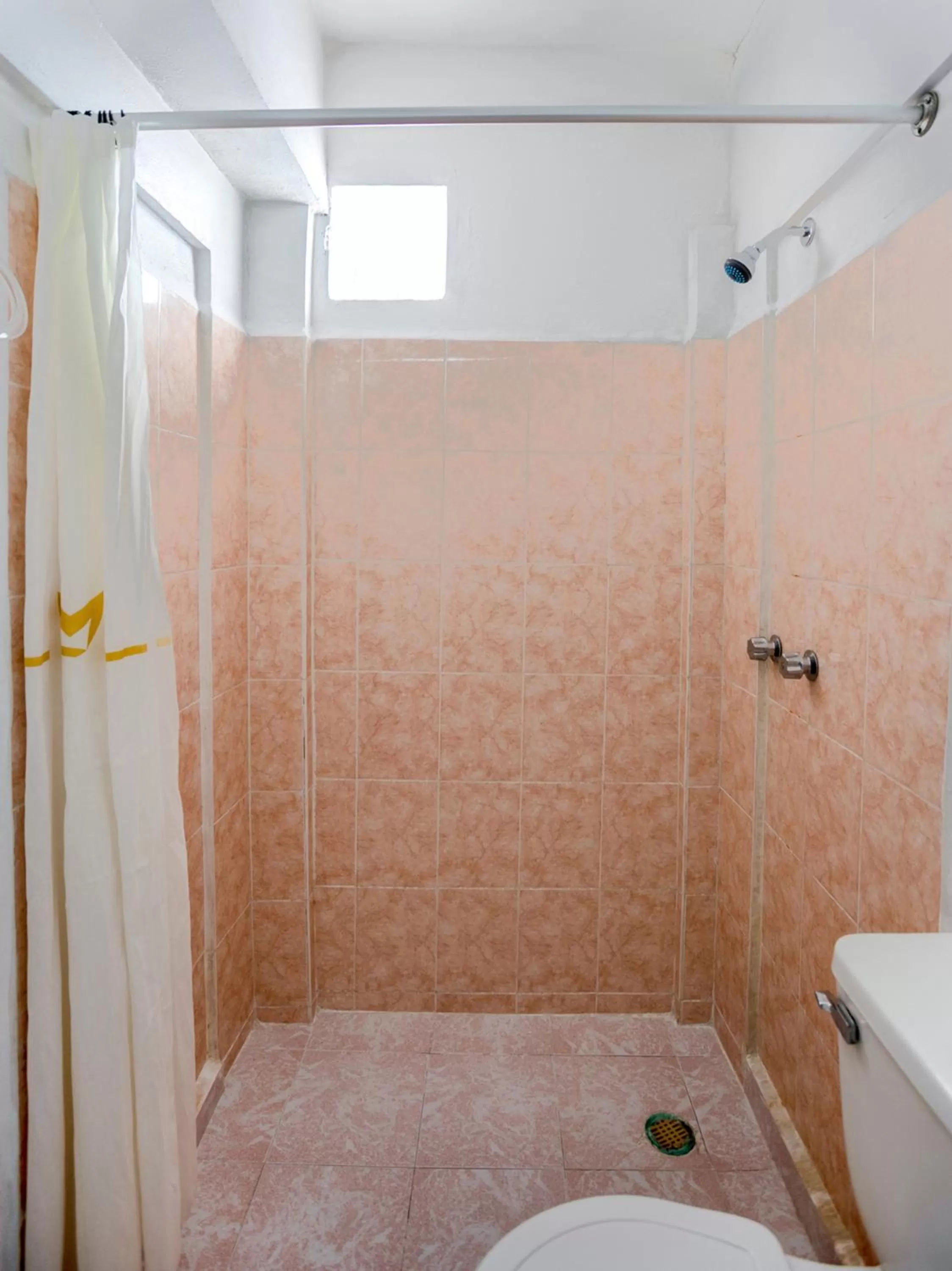 Bathroom in OYO Hotel Cristal,Museum of Mayan culture,Chetumal