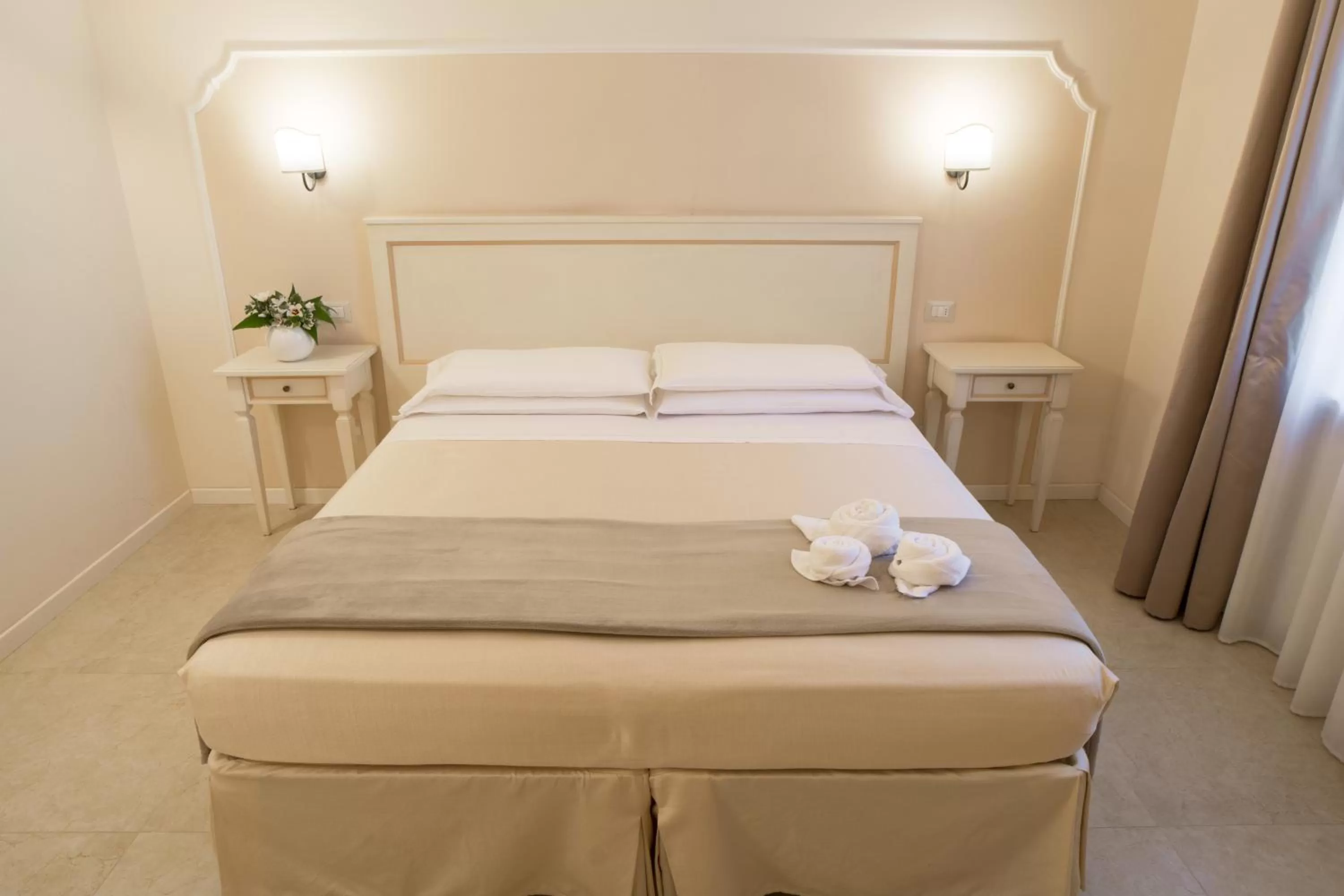 Photo of the whole room, Bed in Dimora Salviati