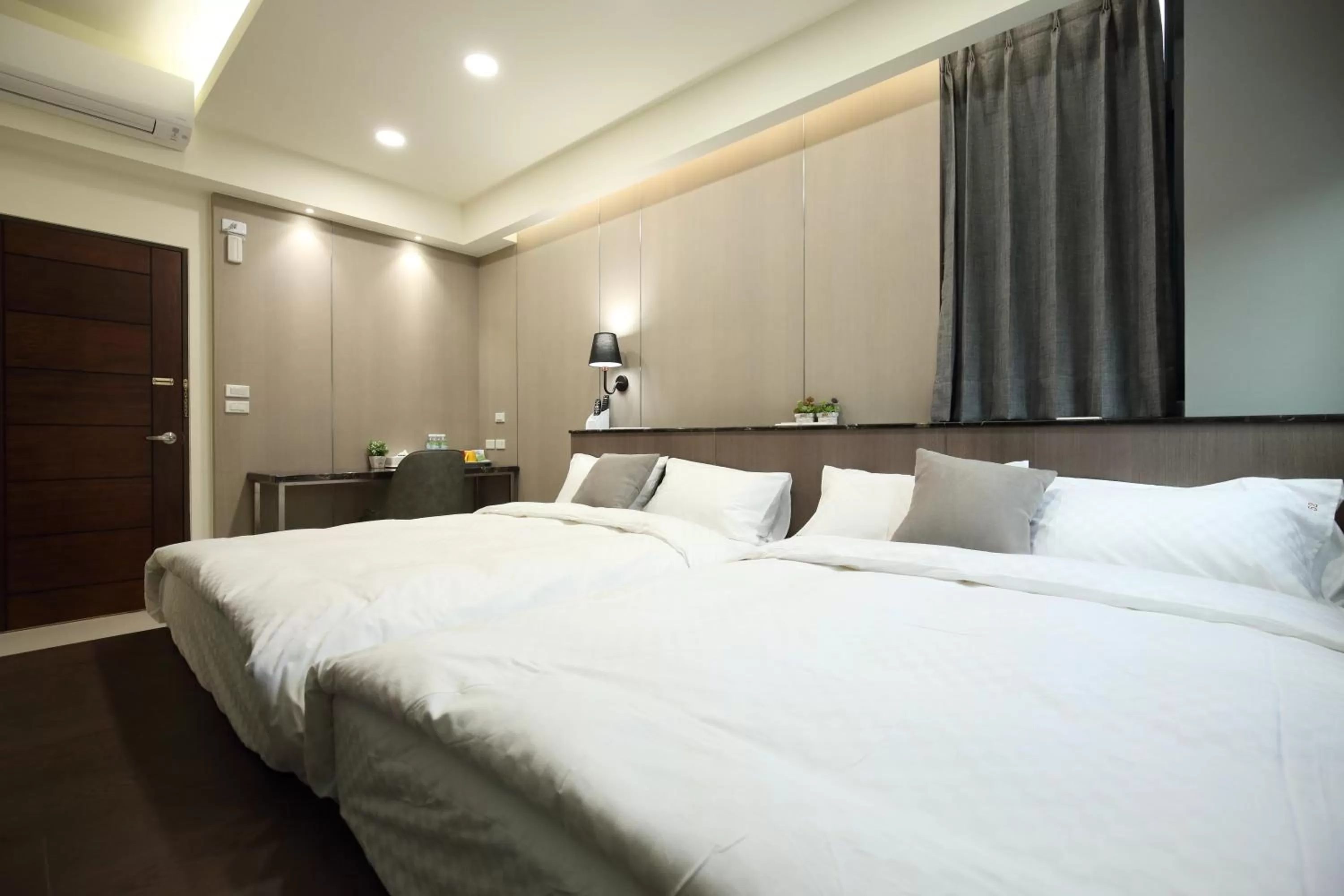 Bed in 52 travelers home (with elevator)