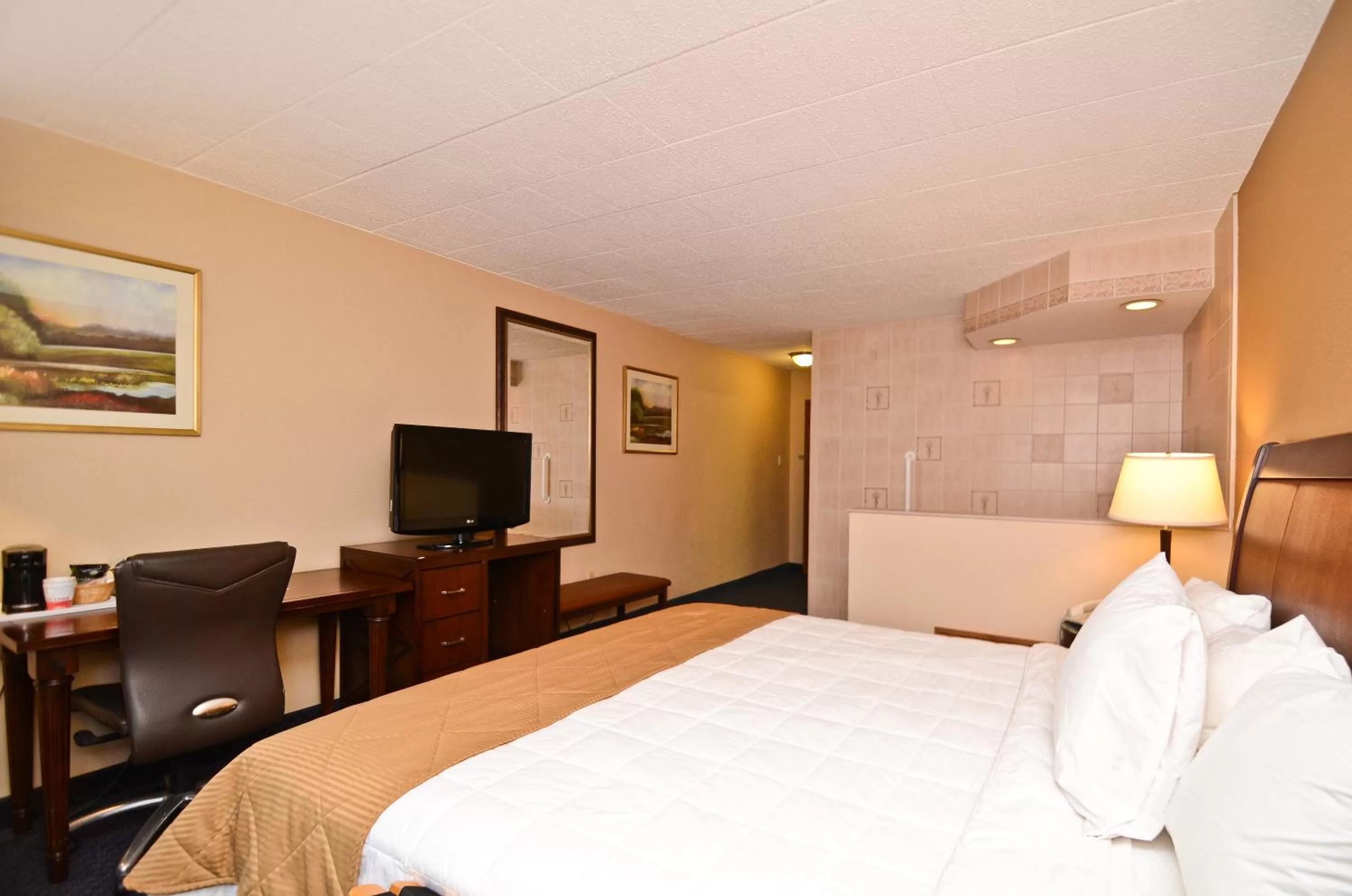 Bedroom, Bed in Pocono Resort & Conference Center - Pocono Mountains