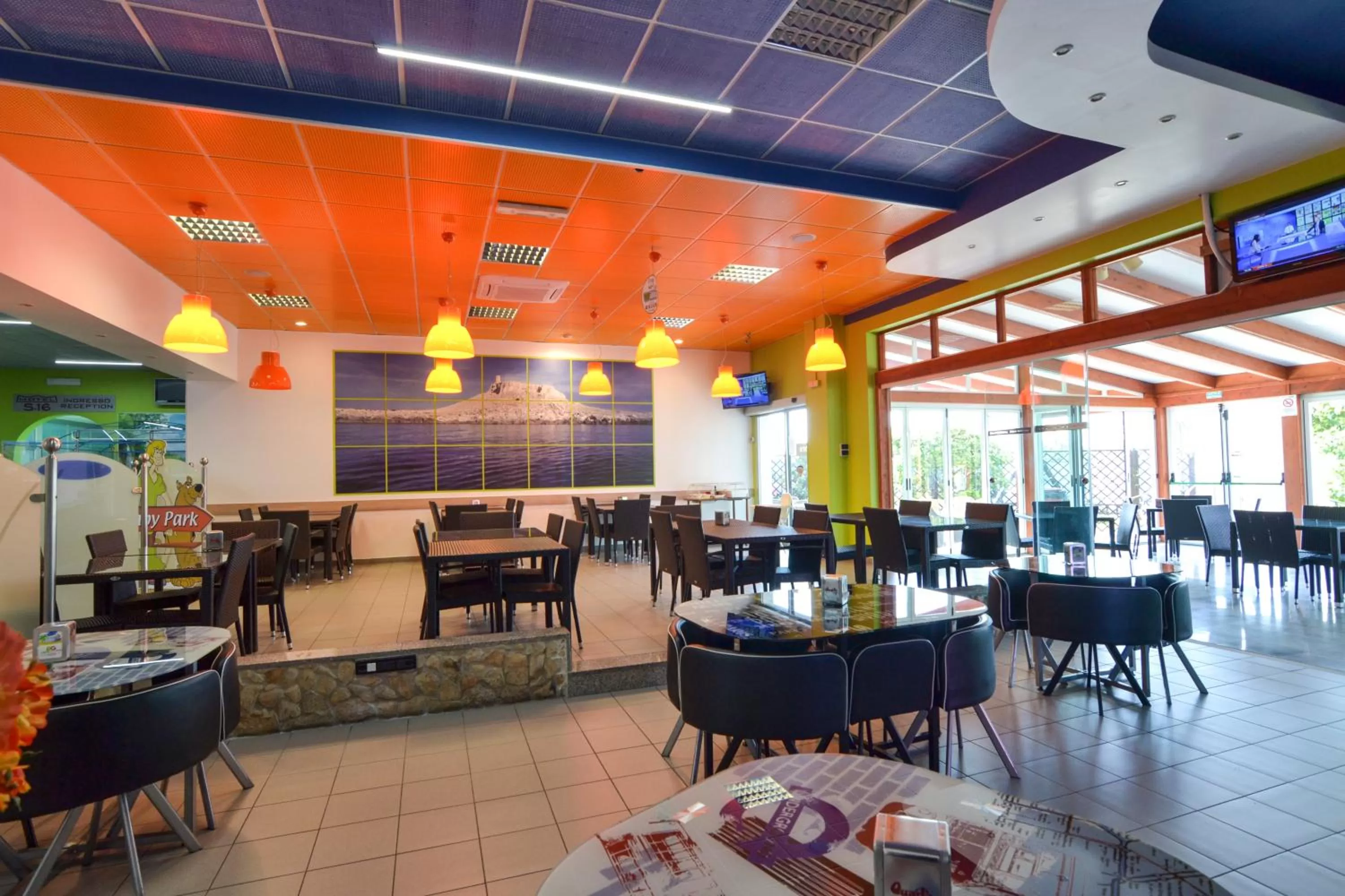 Restaurant/places to eat in Motel S.16