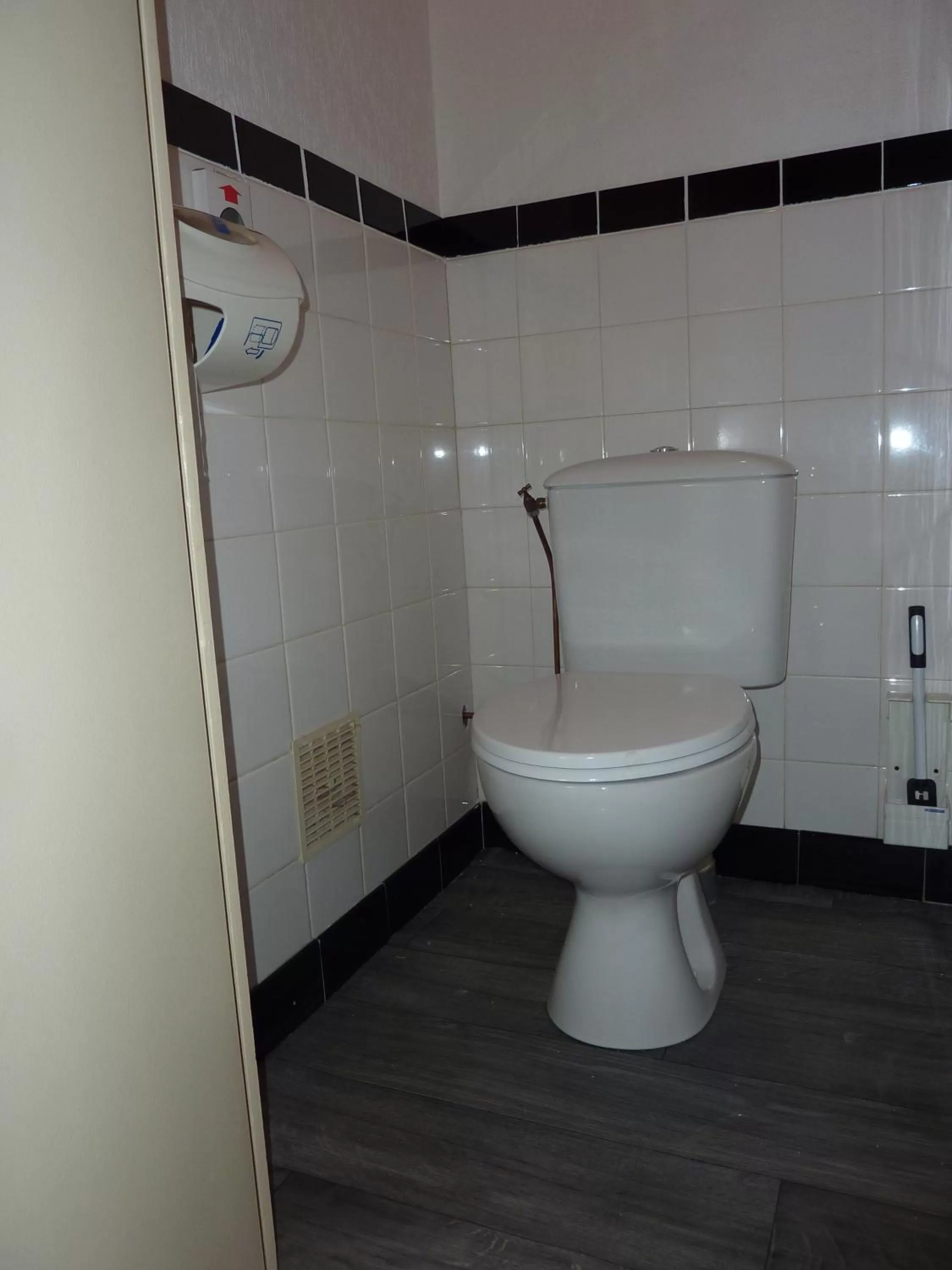 Toilet, Bathroom in Les Jardins du Forez