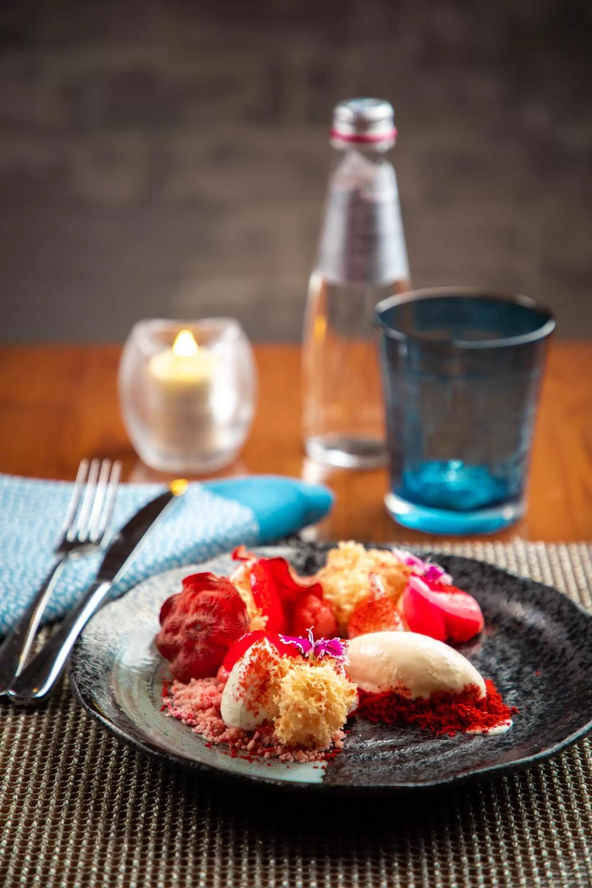 Restaurant/places to eat in Pullman Dubai Jumeirah Lakes Towers