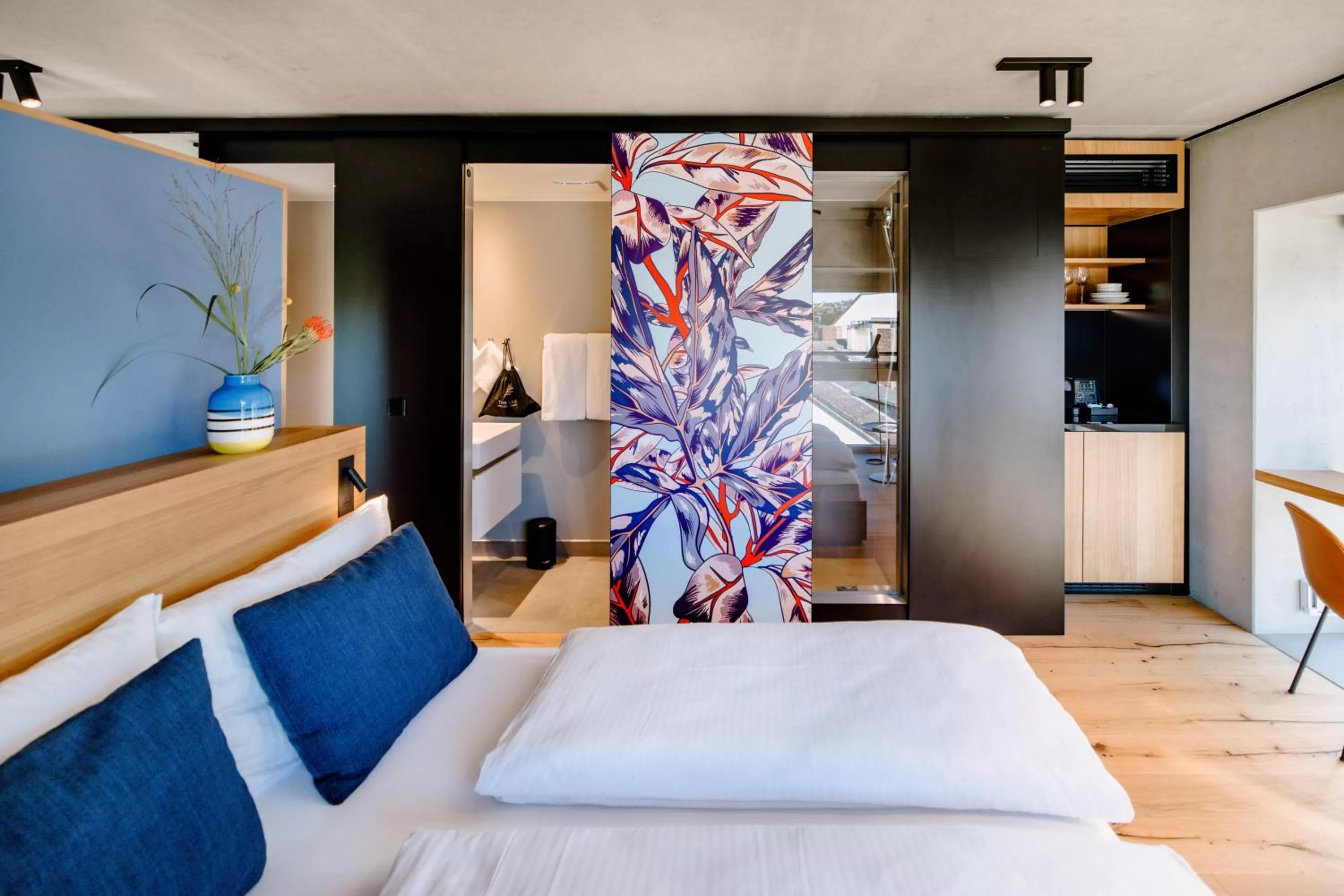 Bathroom, Bed in THE FLAG West M.