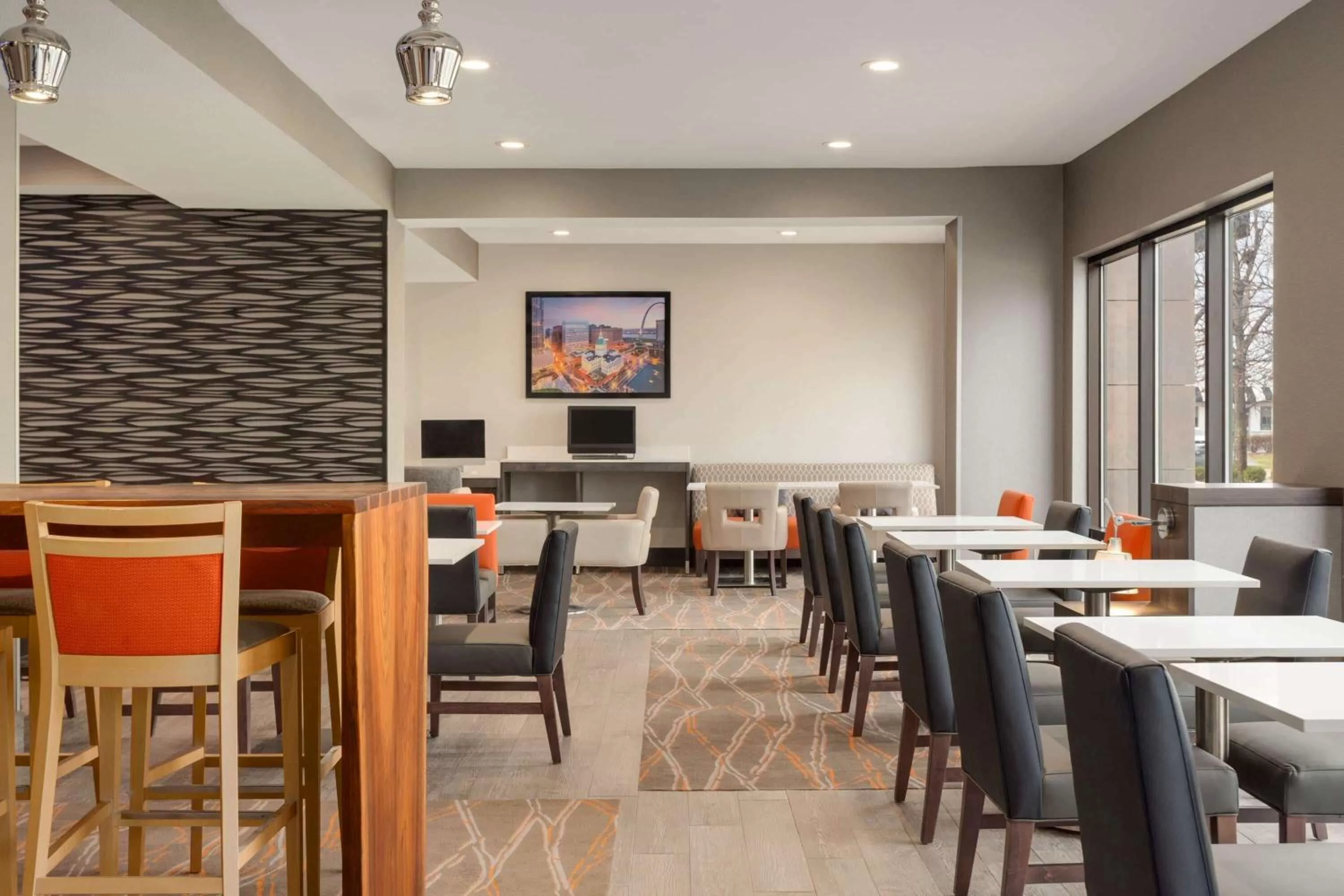 Restaurant/places to eat in La Quinta Inn & Suites by Wyndham St Louis Route 66