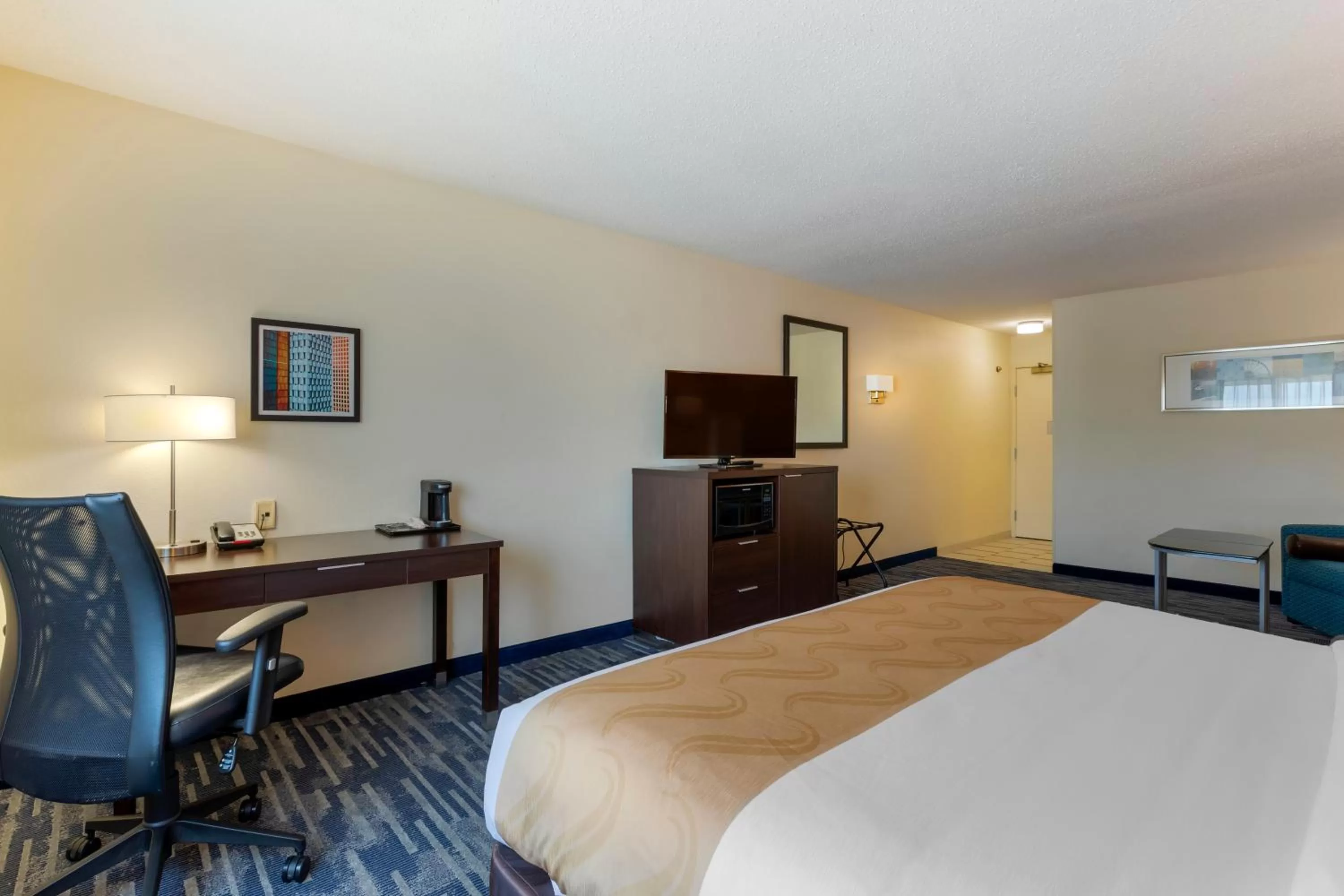 Bedroom, Bed in Quality Inn & Suites Keokuk North