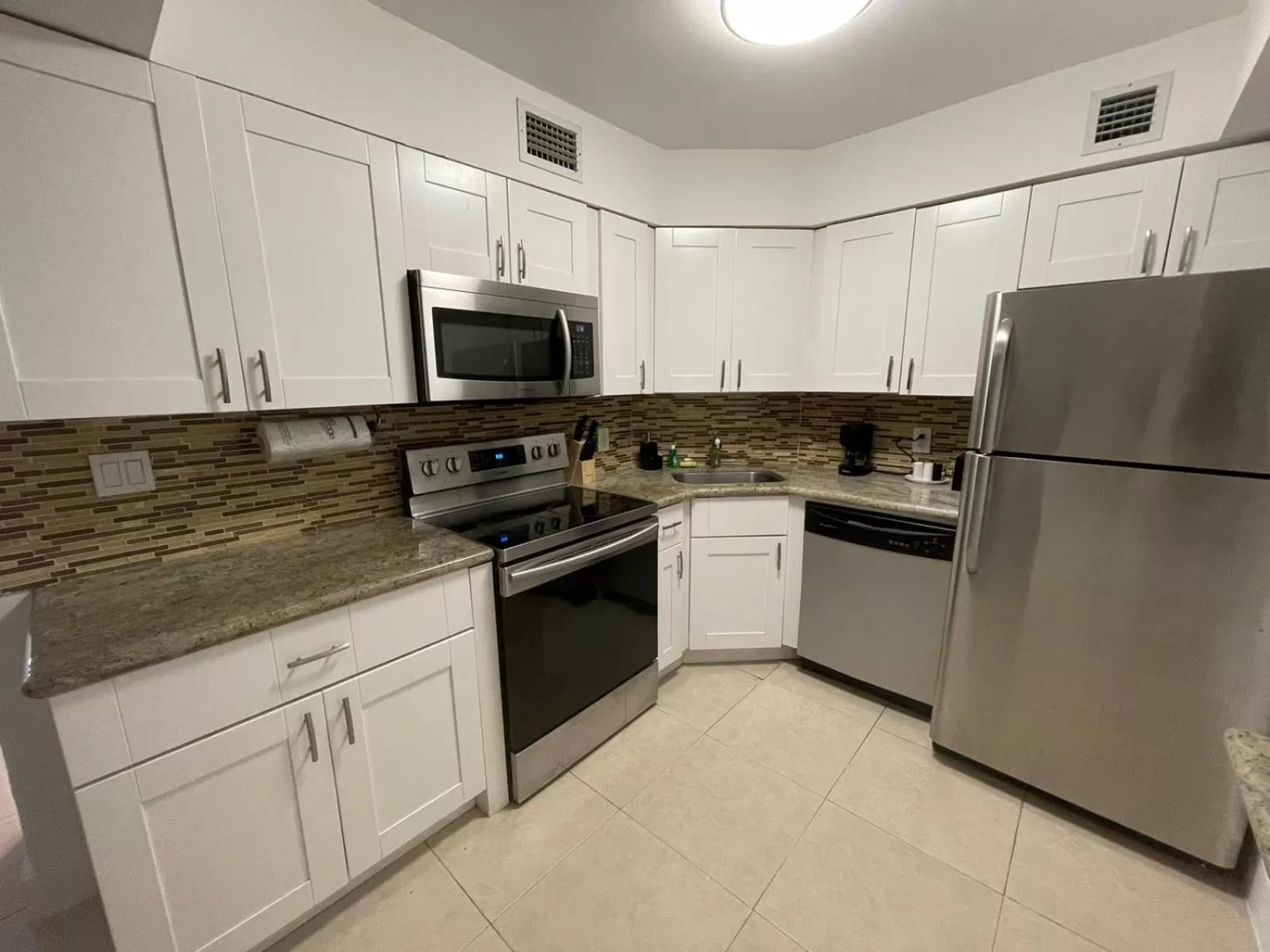 kitchen, Kitchen/Kitchenette in The Alexander Beach Residences