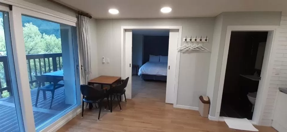 Photo of the whole room in Hotel Jirisan Haetsal