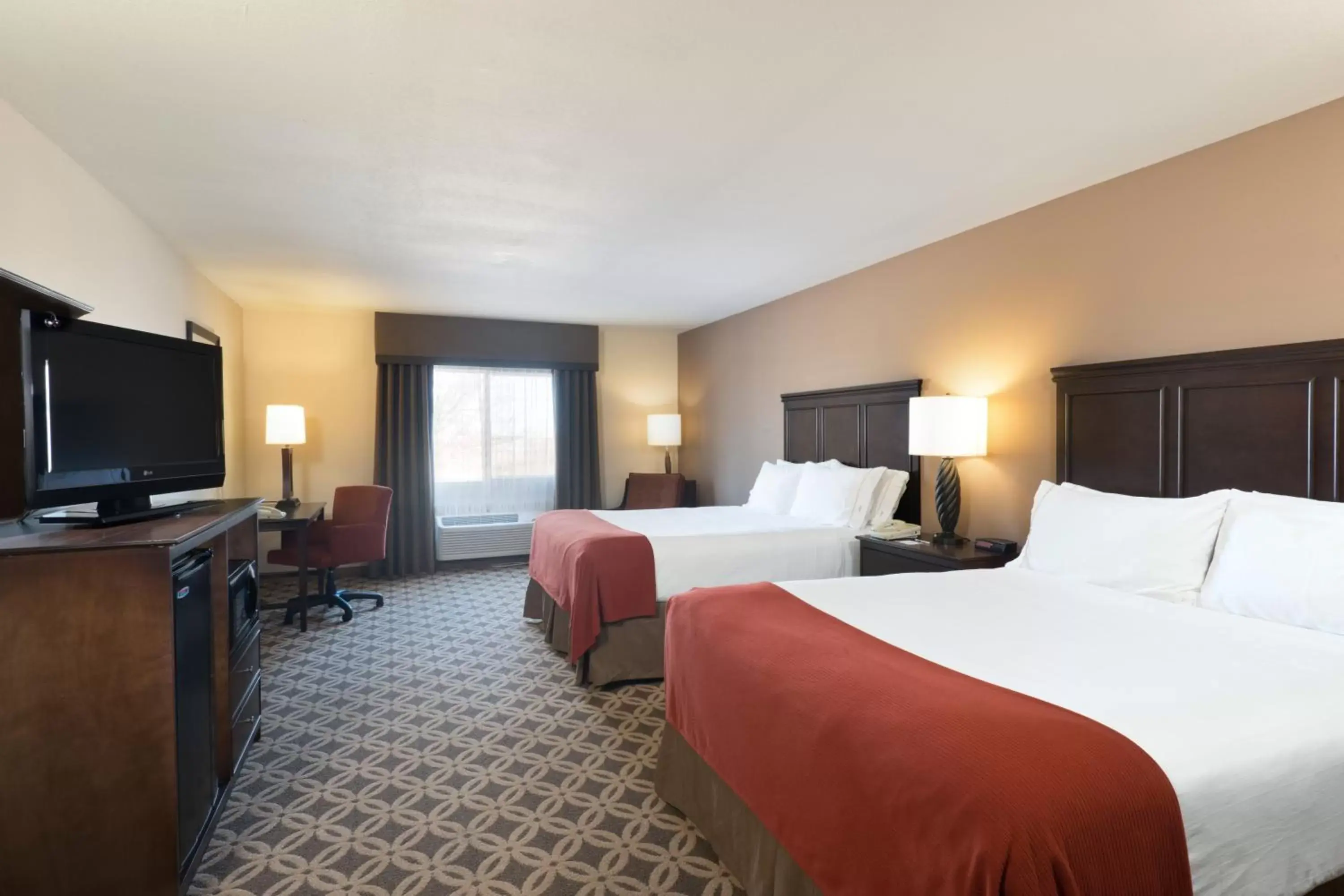 Queen Room with Two Queen Beds - Non-Smoking in Holiday Inn Express Show Low, an IHG Hotel Queen Room with Two Queen Beds - Non-Smoking in Holiday Inn Express Show Low, an IHG Hotel