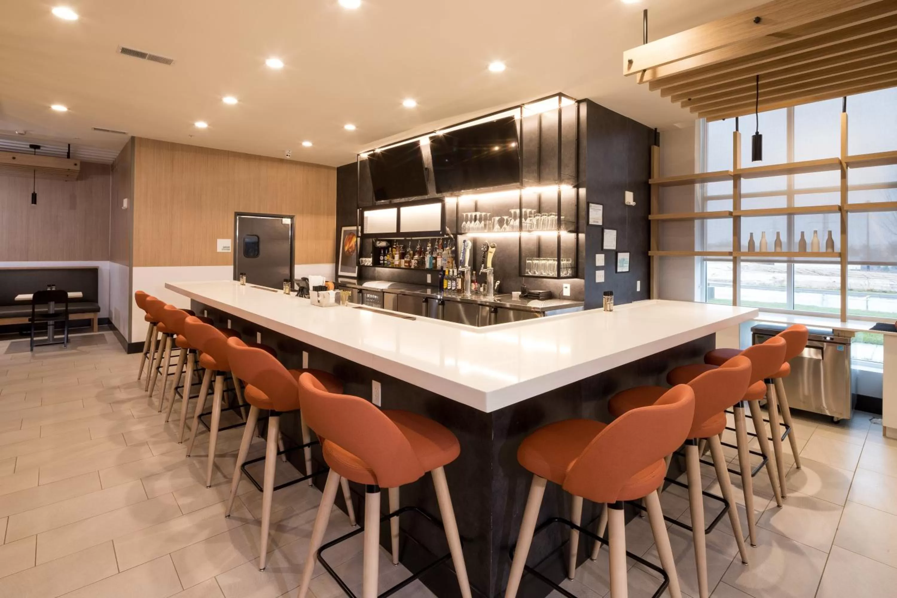 Lounge or bar in Holiday Inn - Kalamazoo West by IHG