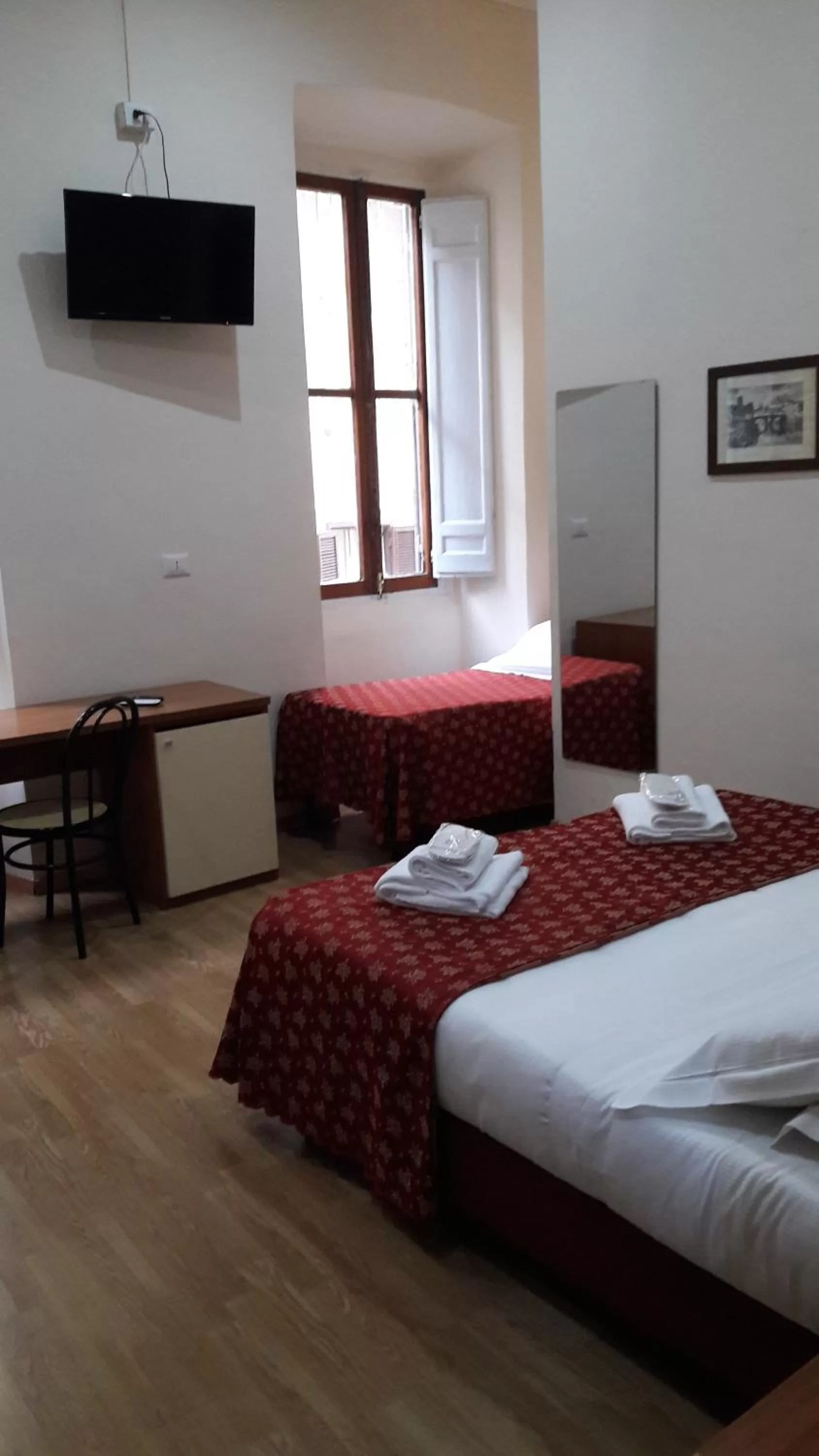 Photo of the whole room, Bed in Hotel Mimosa Pantheon