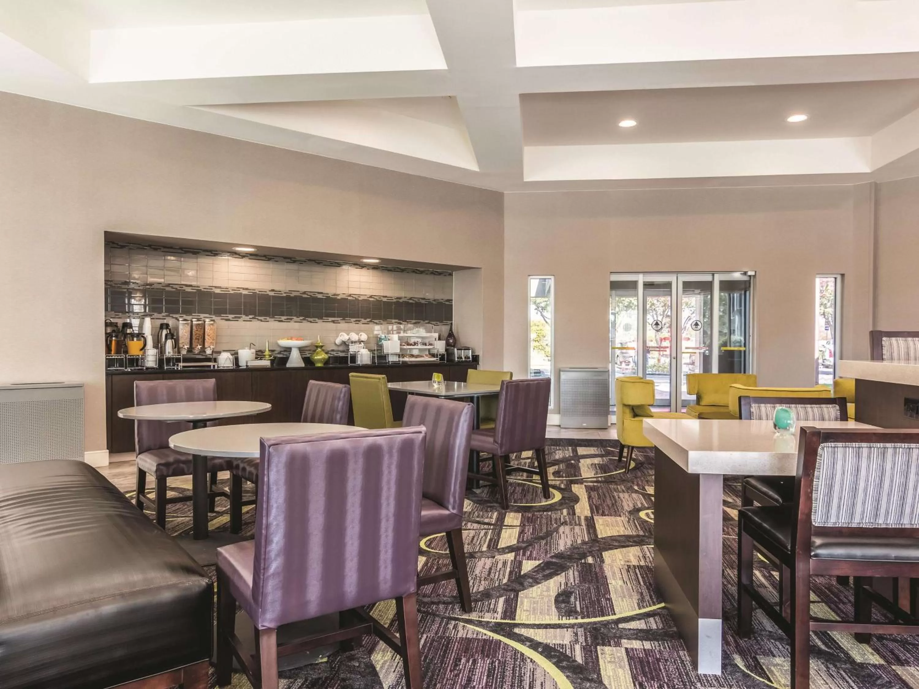 Lobby or reception in La Quinta by Wyndham Shreveport Airport