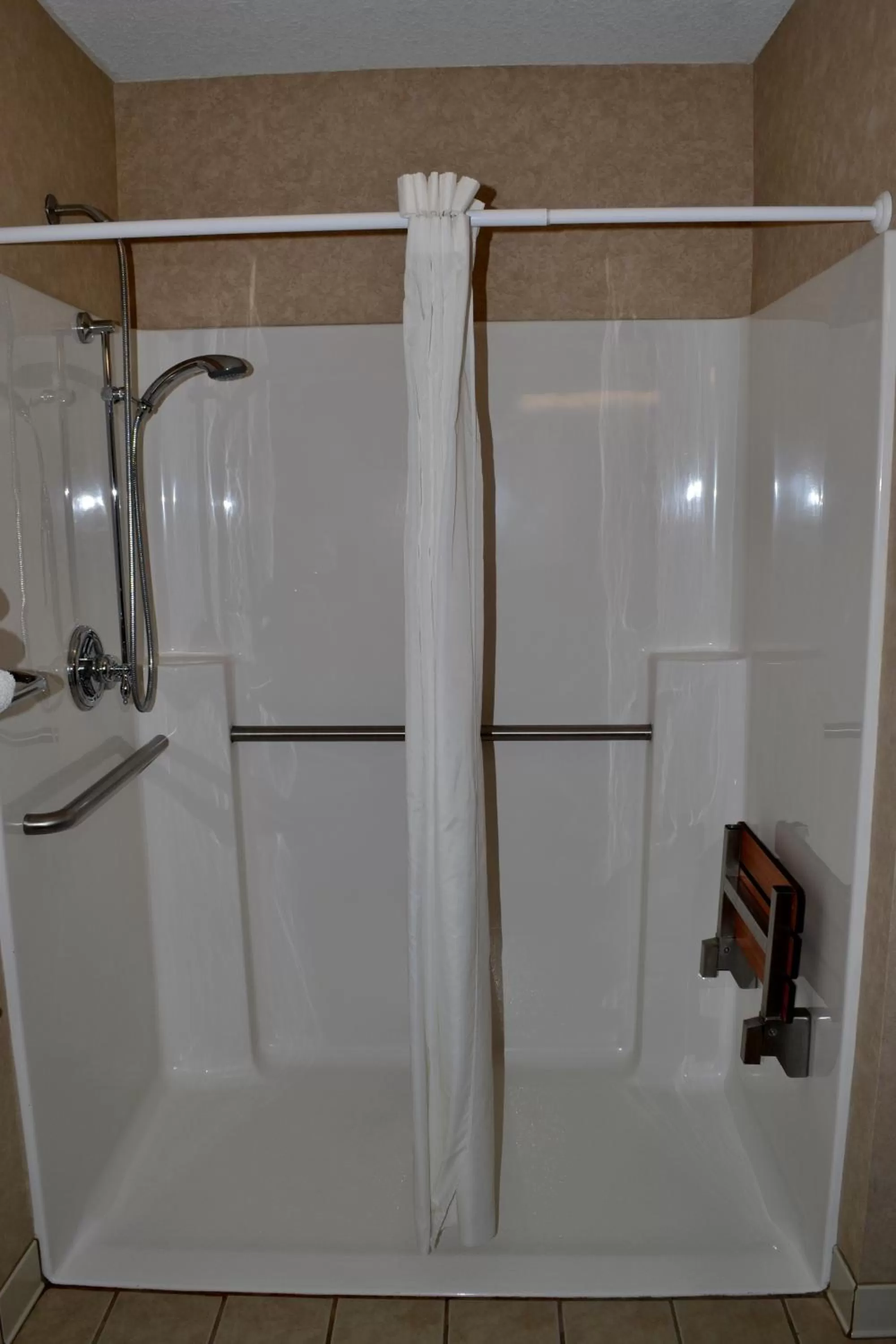 Bathroom in Paola Inn and Suites