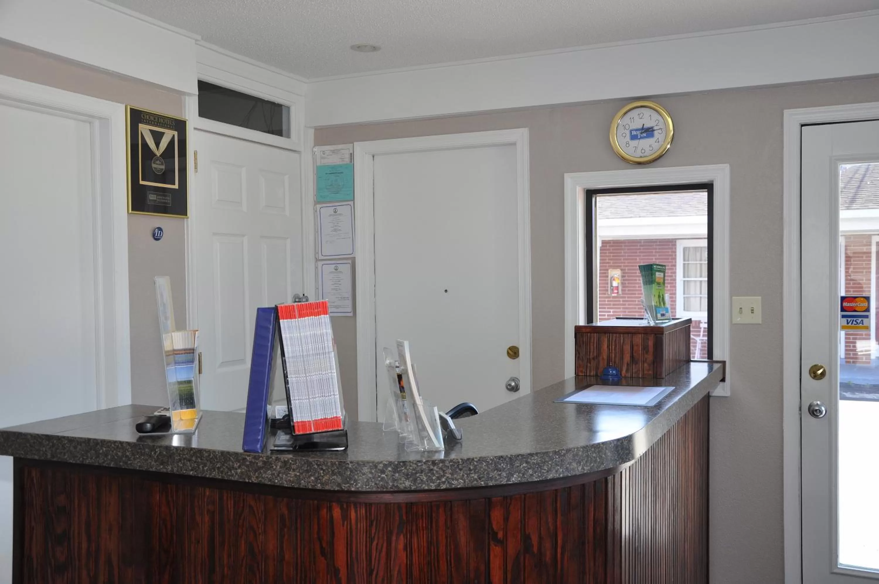 Lobby or reception in MERRIMAC INN & SUITES