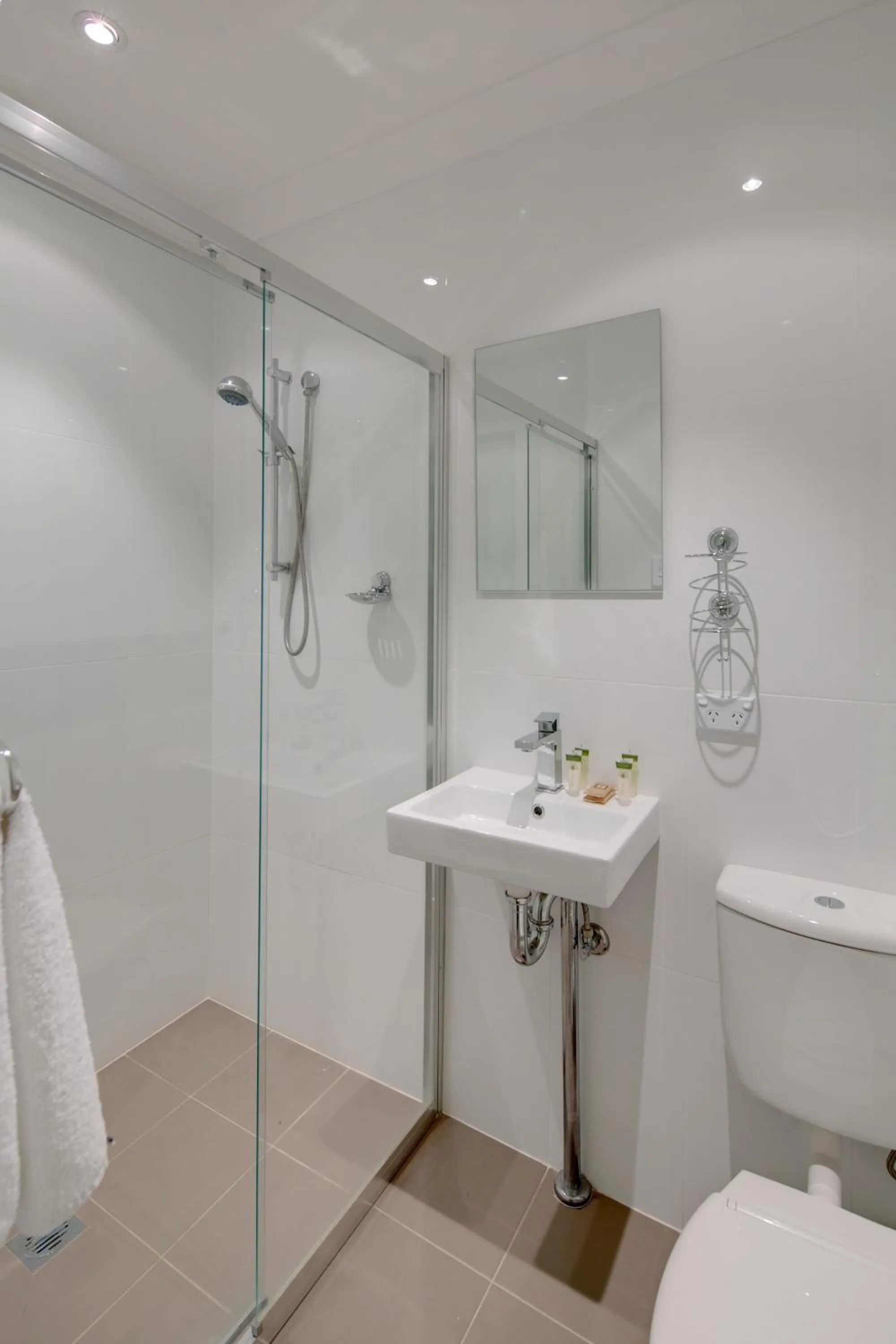 Shower in Neutral Bay Lodge