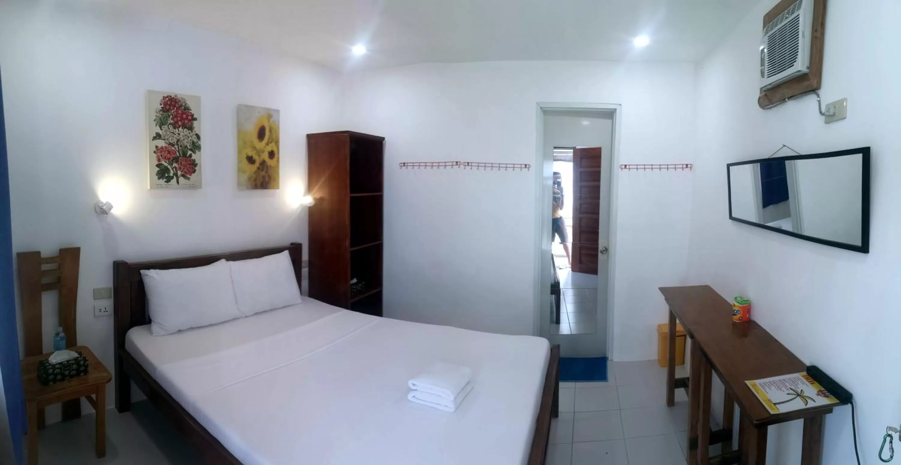 Bed in Room-Cola Inn