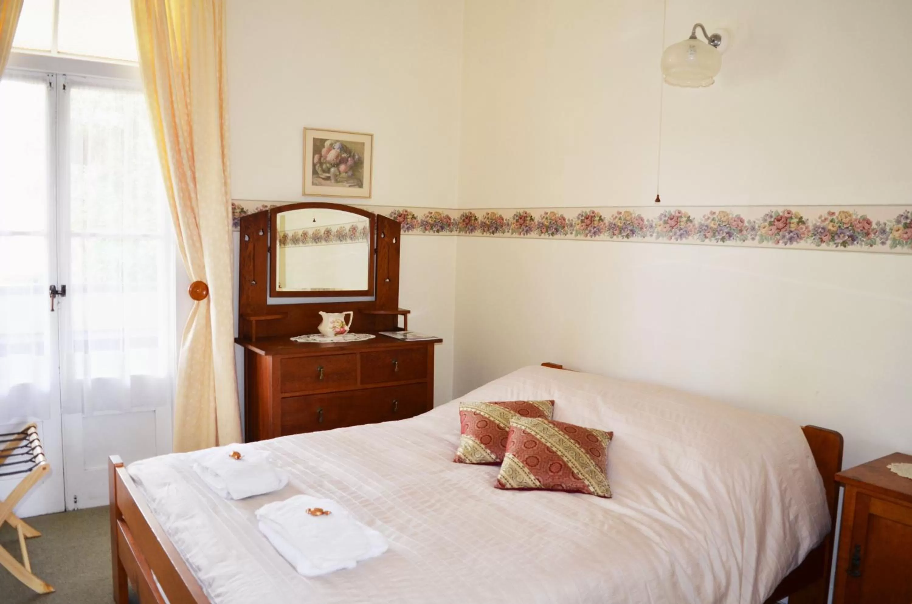 Photo of the whole room, Bed in Braemar House B&B and YHA Hostel