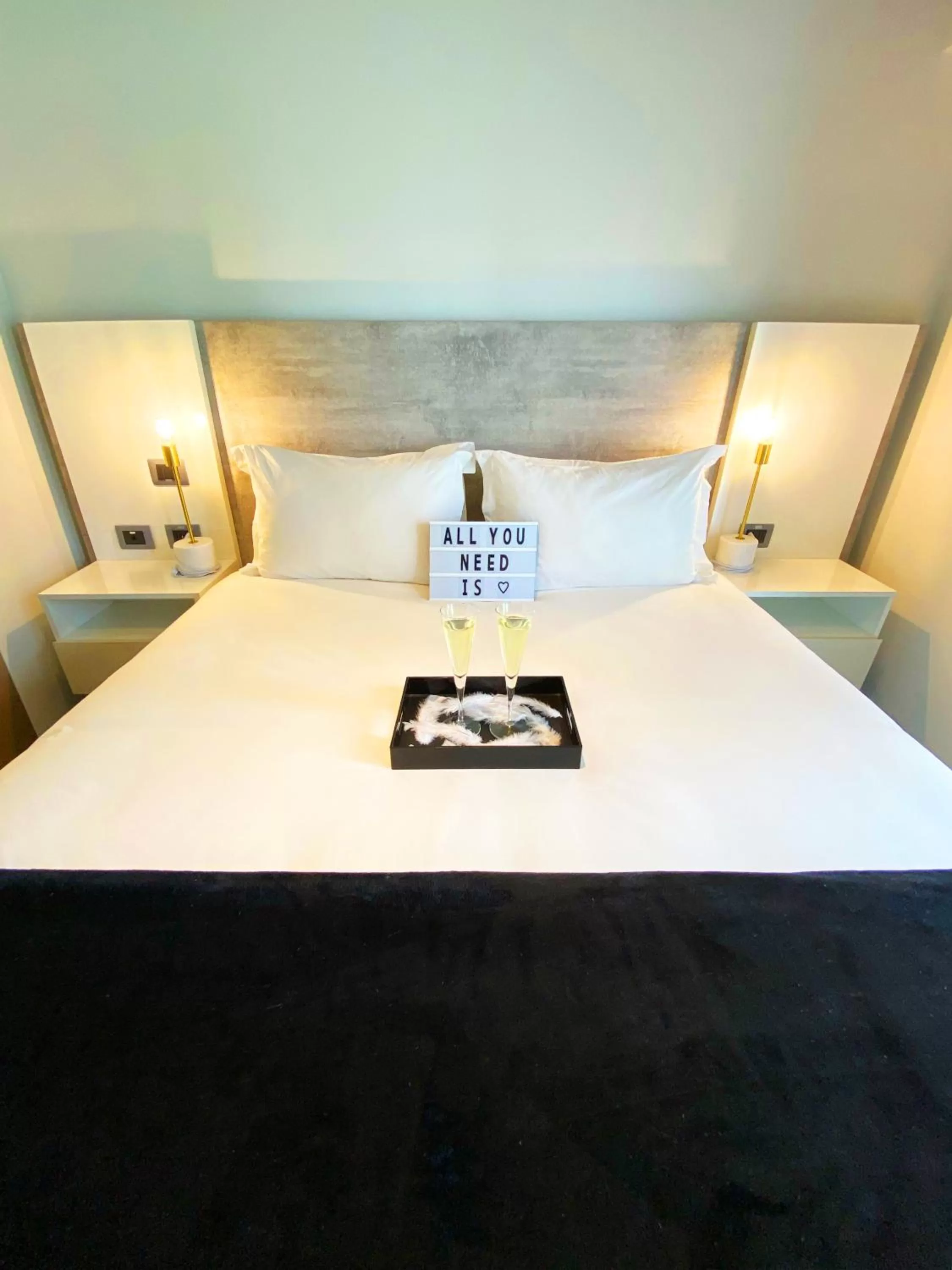 Photo of the whole room, Bed in hUB Providencia