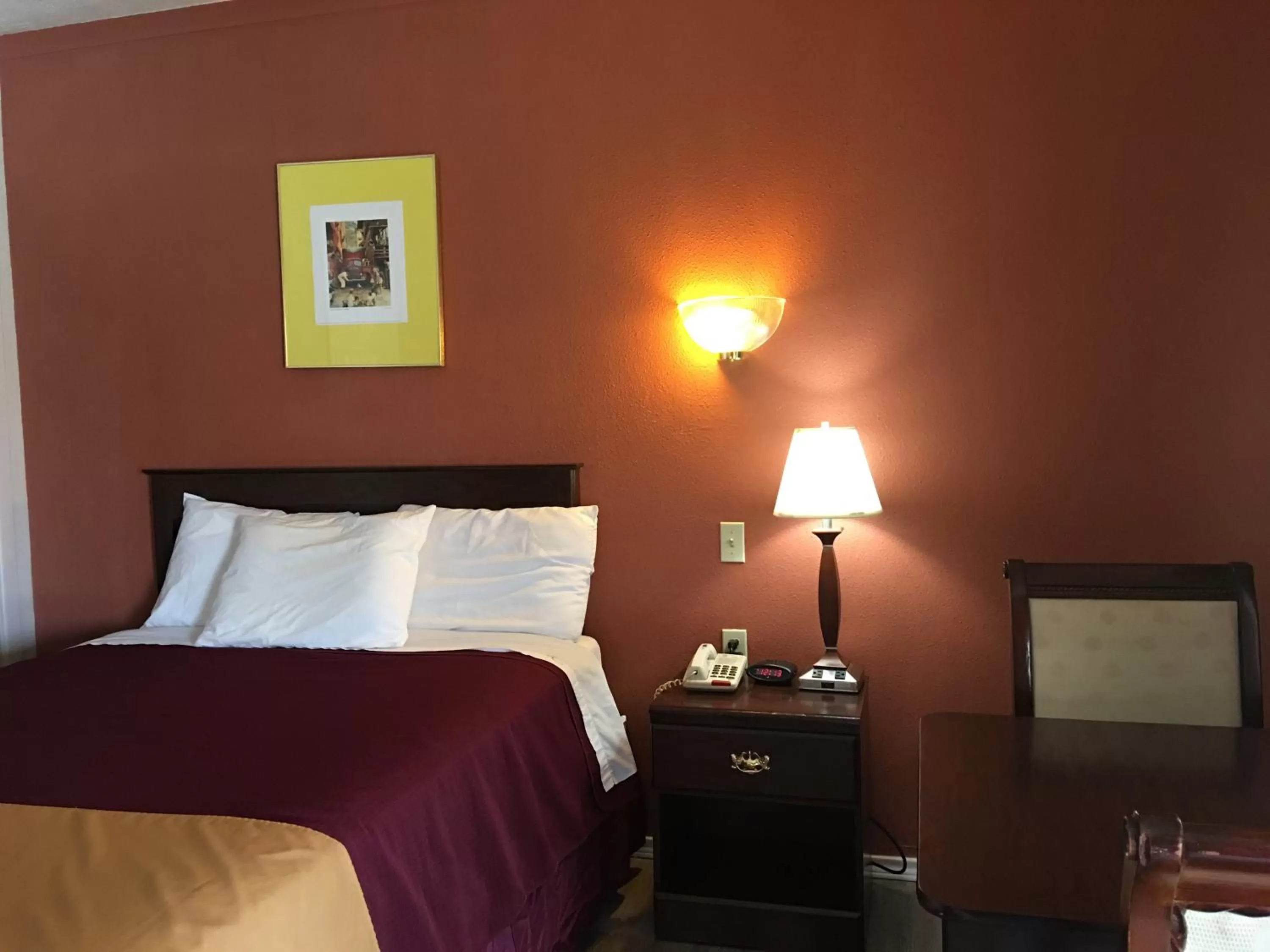 Bed in Americas Best Value Inn Ozona