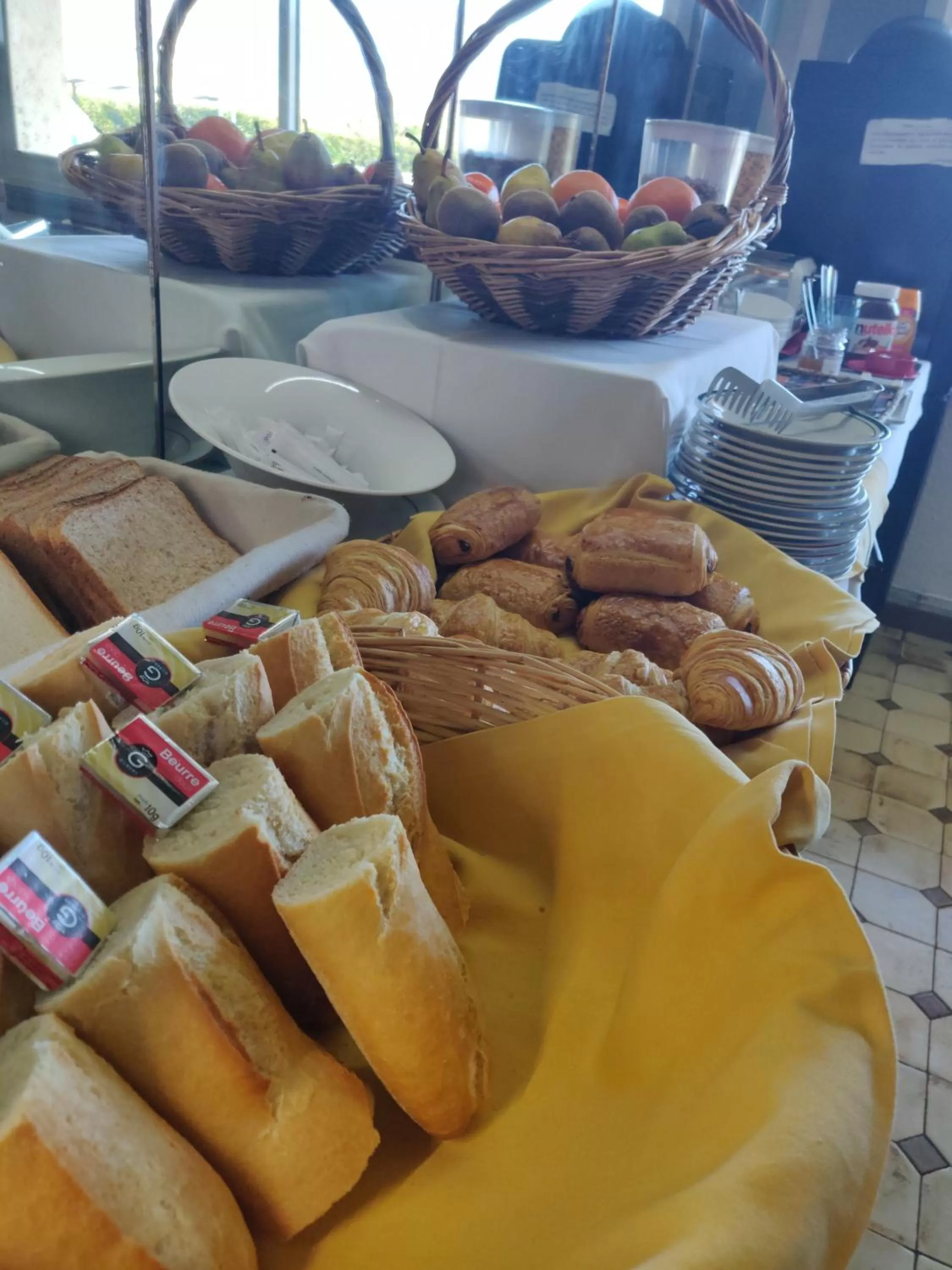 Buffet breakfast in Le Neoulous