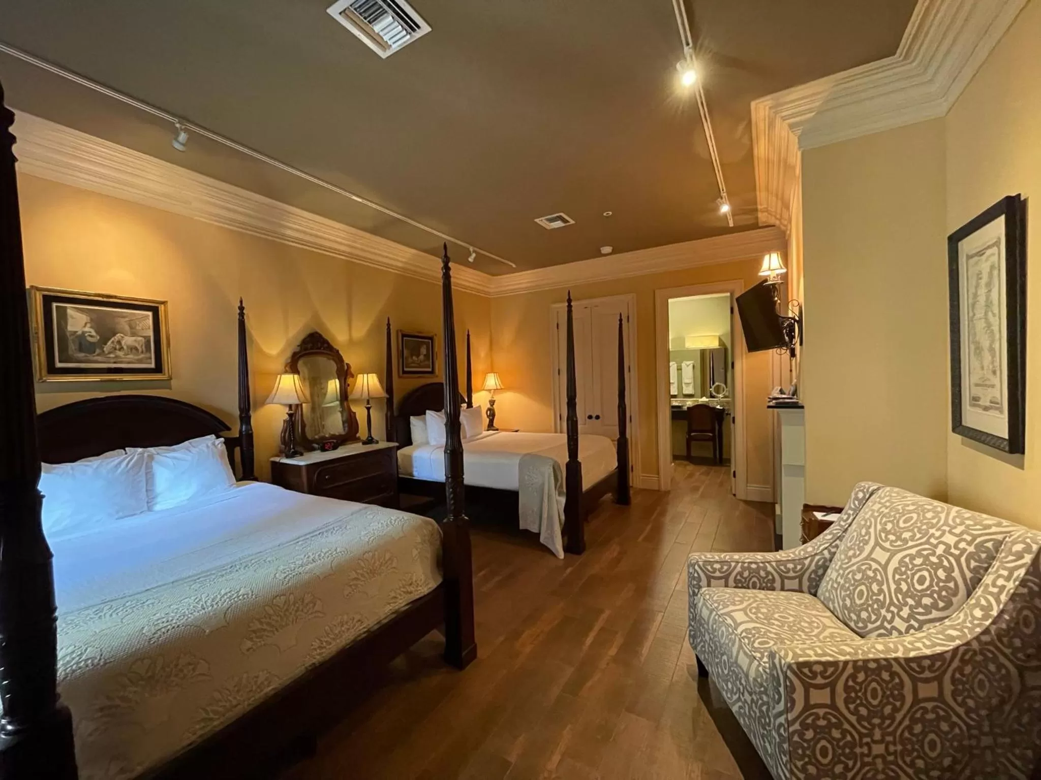 Photo of the whole room, Bed in The Inn at Houmas House Estate