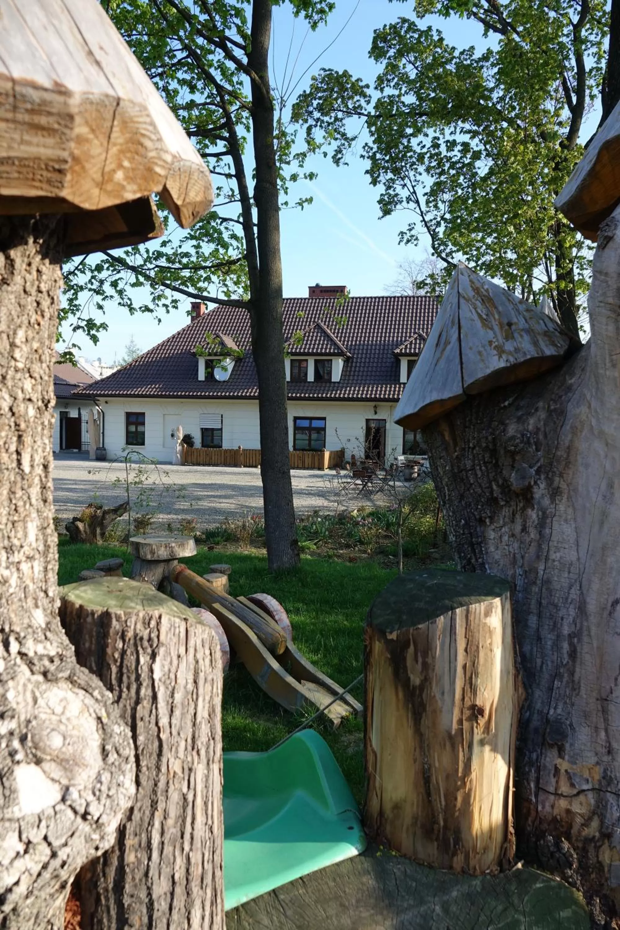 Property building in Gościniec Dworski w Ropie - Pokoje gościnne