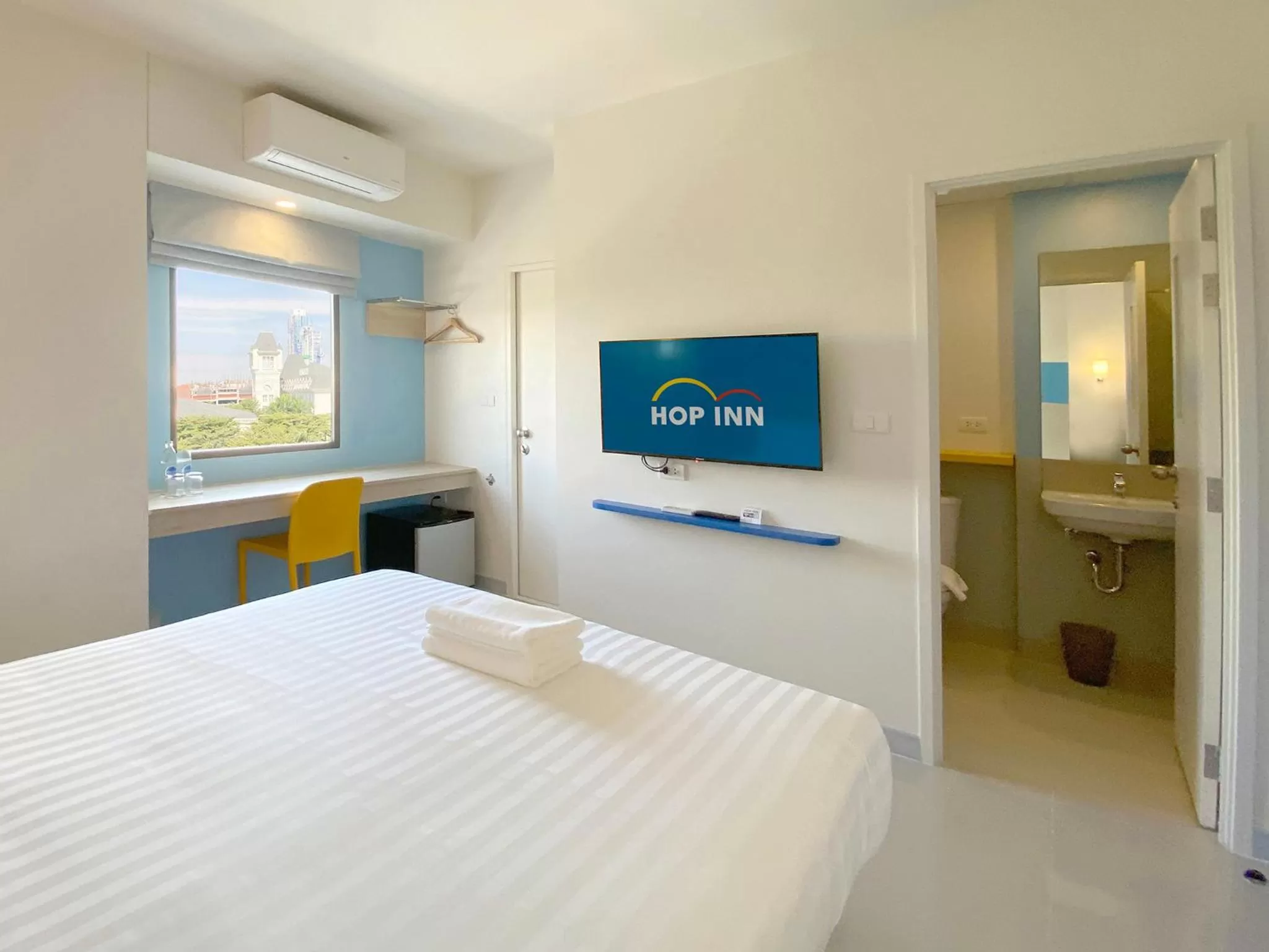 Bedroom, Bed in HOP INN Bangkok Bangna