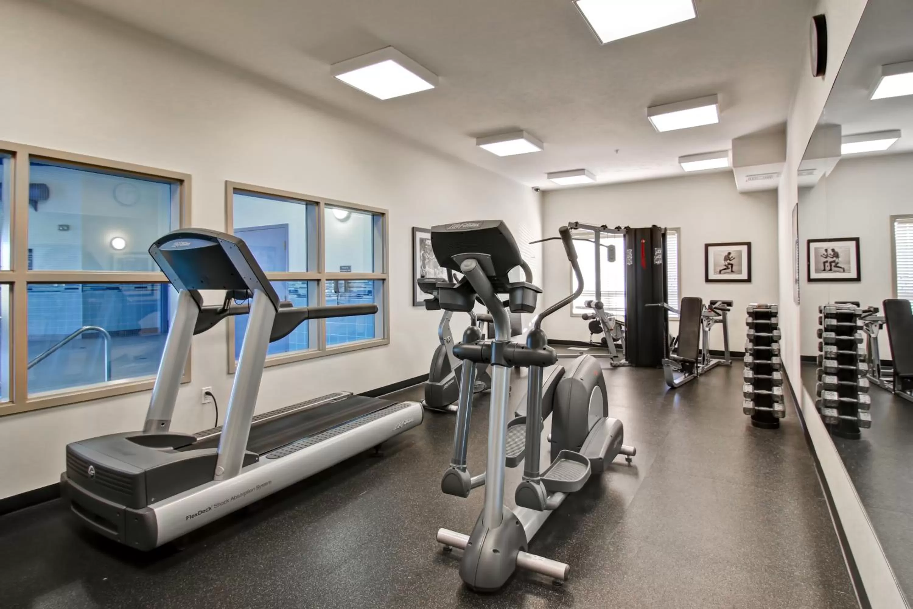 Fitness centre/facilities in Canalta Hotel Moosomin