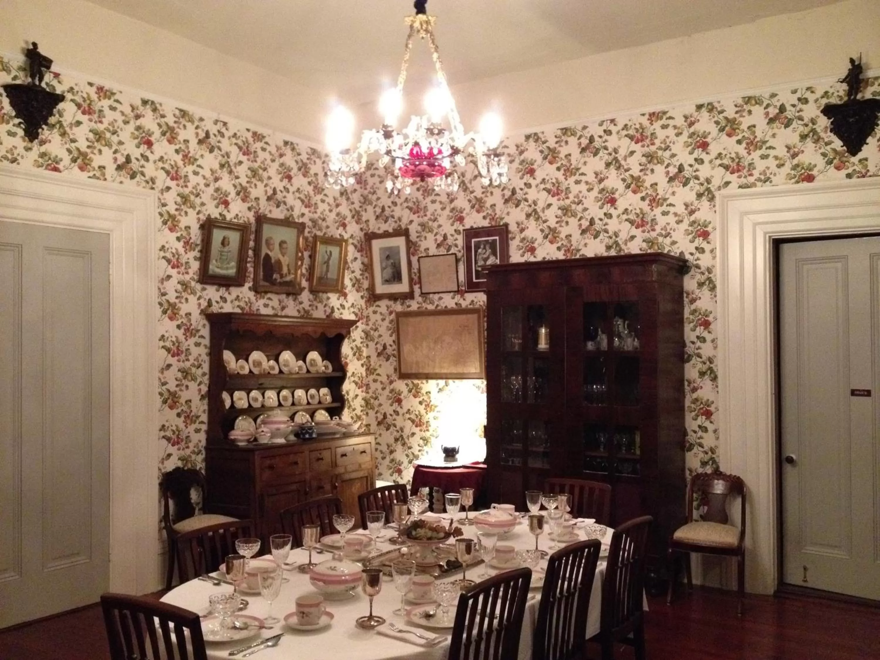 Photo of the whole room, Restaurant/Places to Eat in Stone House Musical B&B