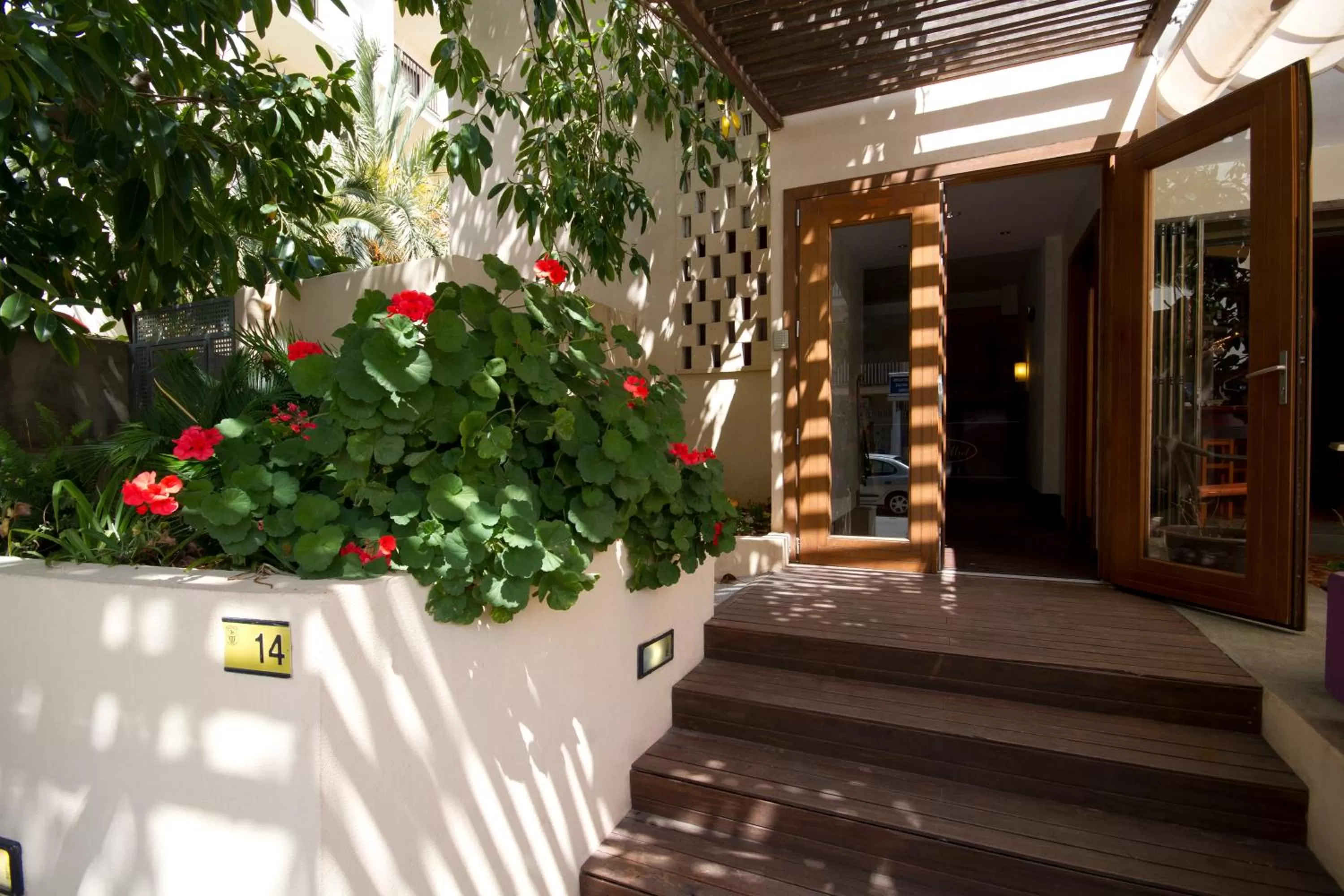 Facade/entrance in Villa Miel