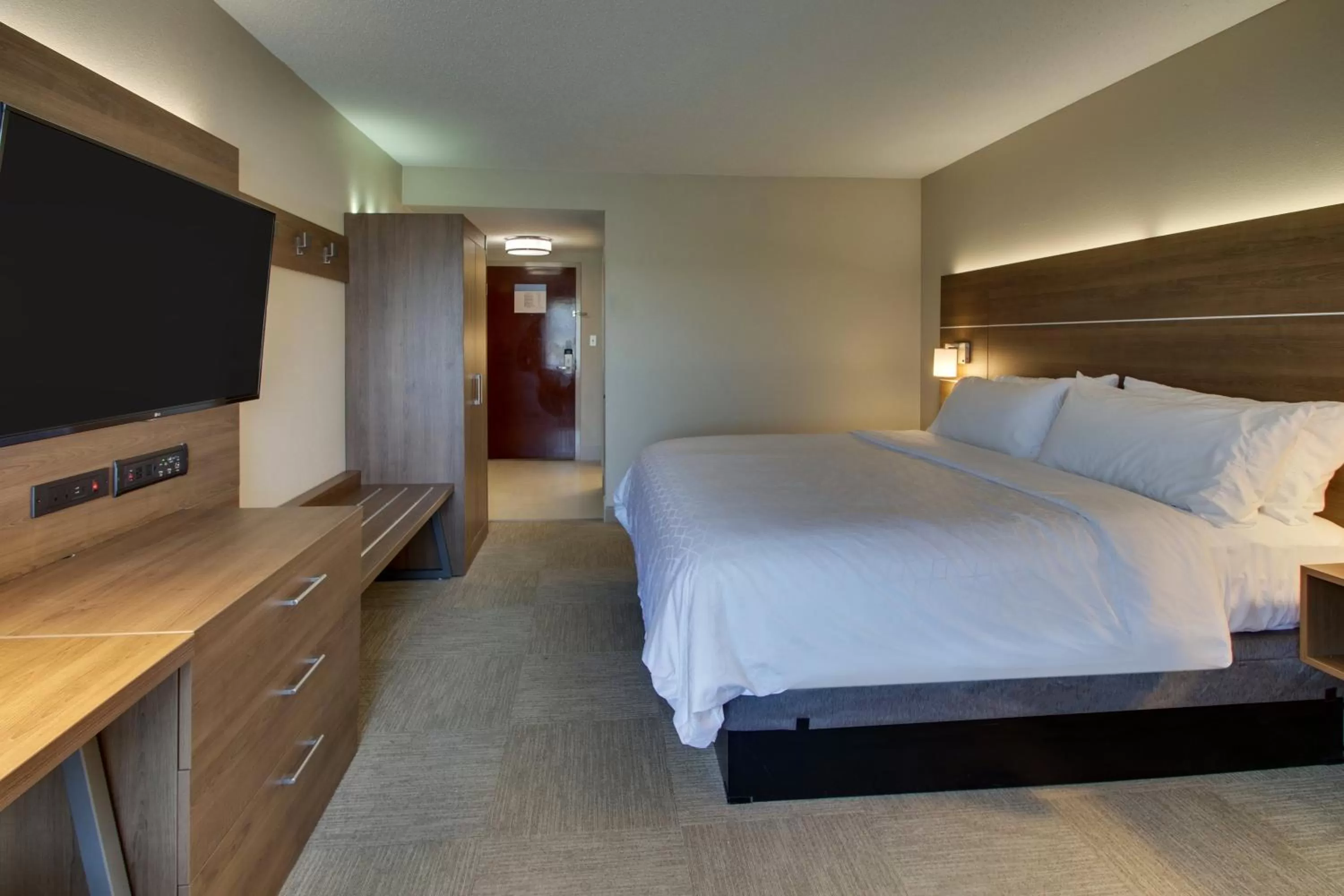 Photo of the whole room, Bed in Holiday Inn Express - Horse Cave by IHG