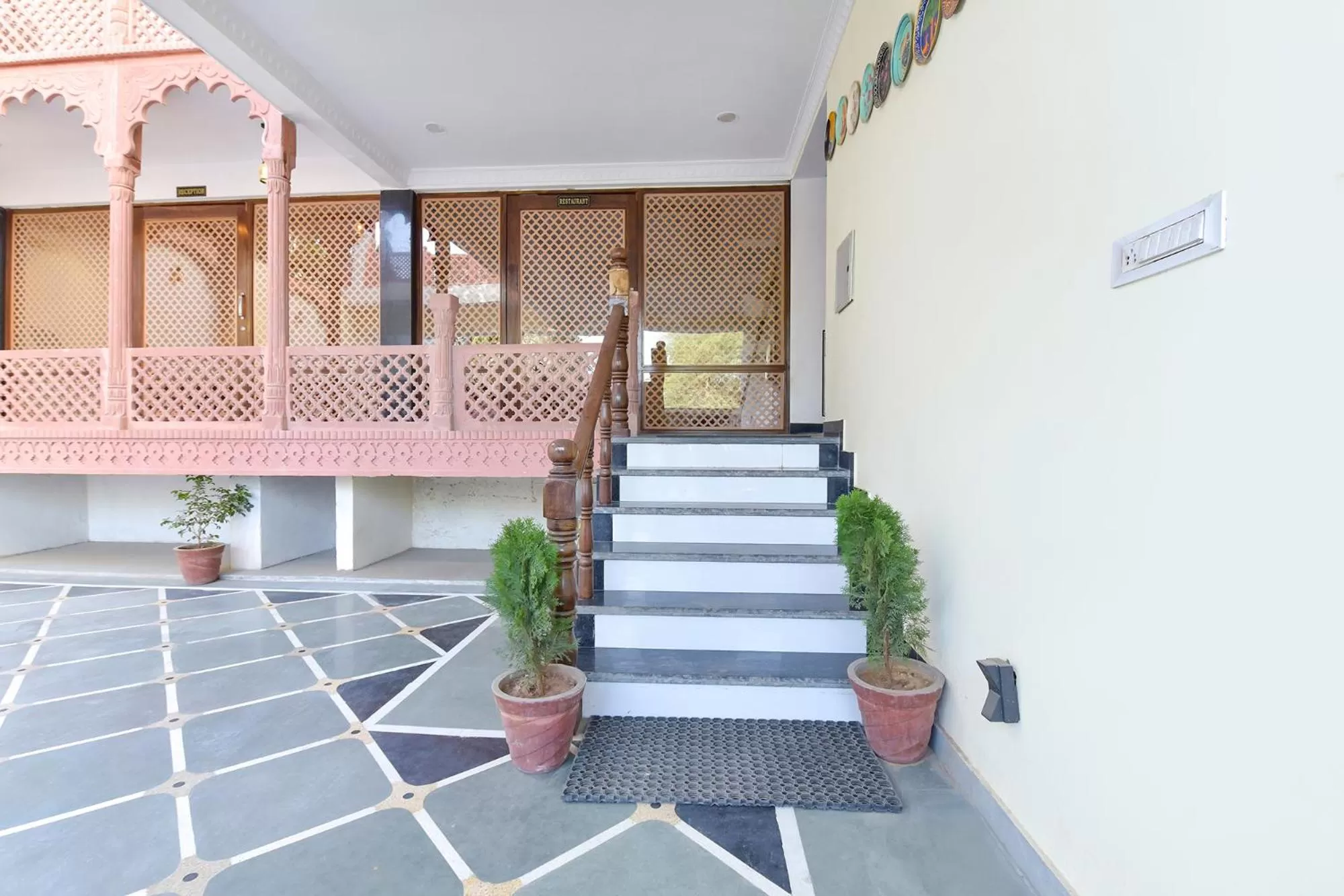 Lobby or reception in FabHotel JBS Heritage