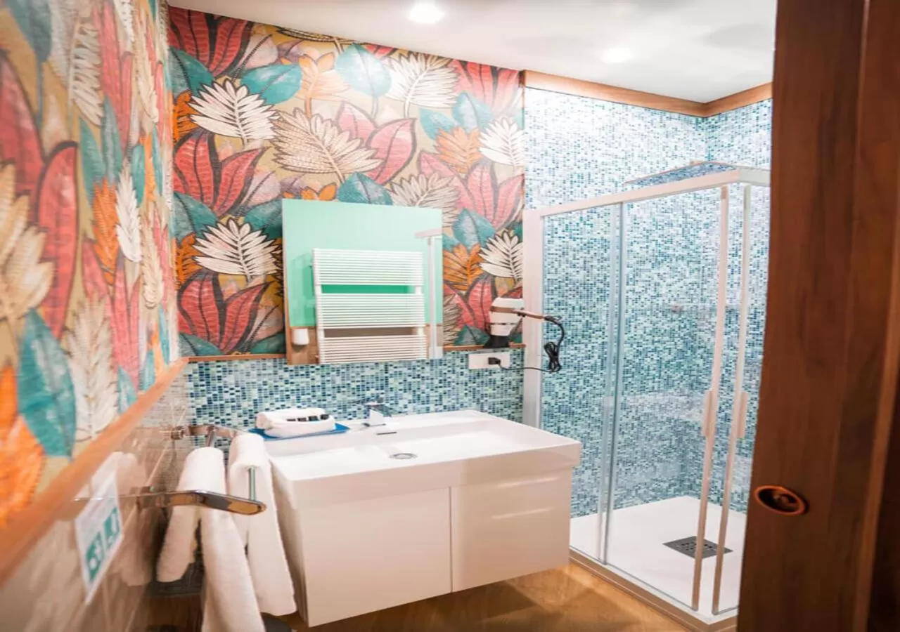 Shower, Bathroom in Grantò B&B