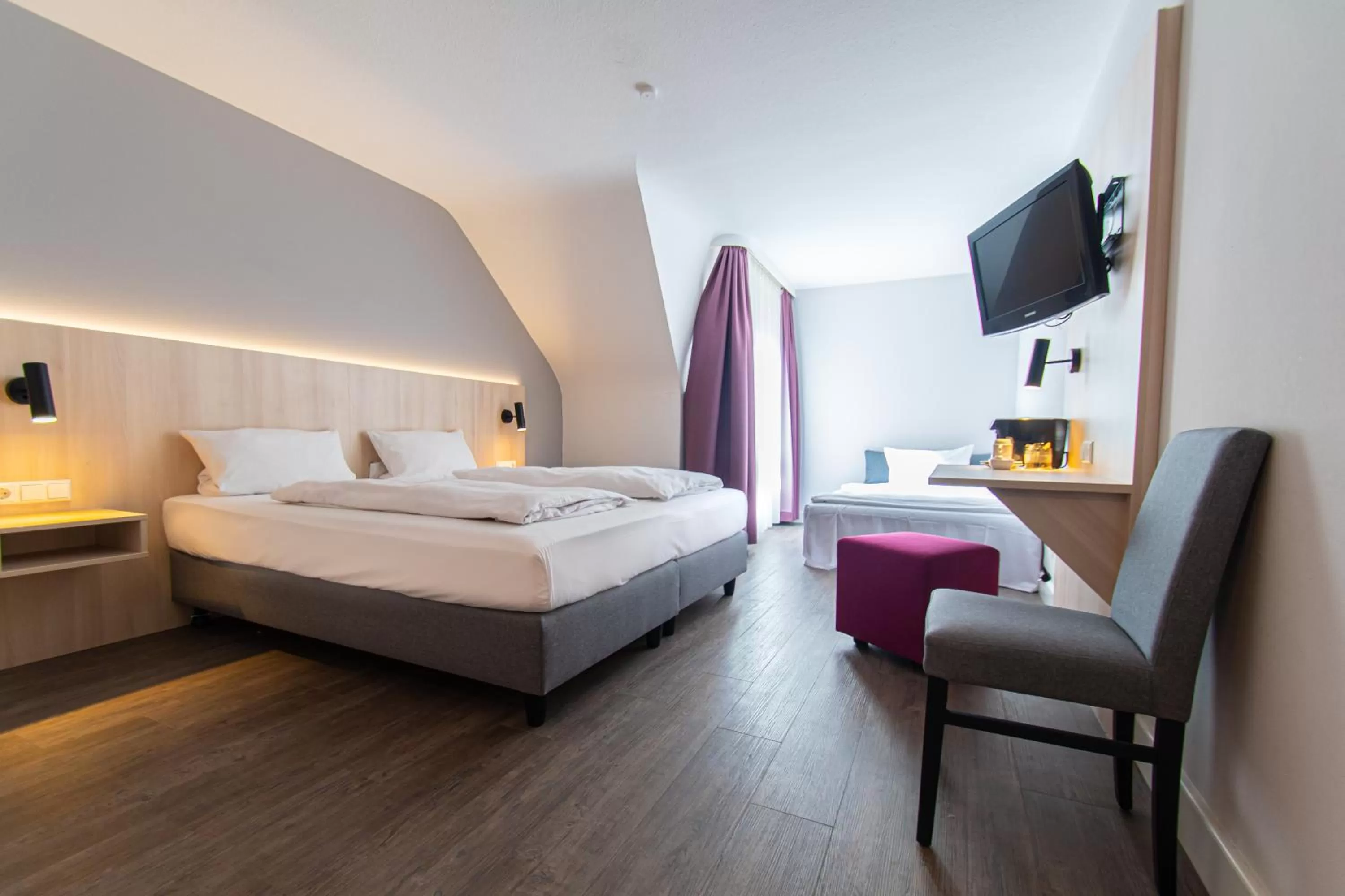 Photo of the whole room, Bed in Taste Hotel Hockenheim