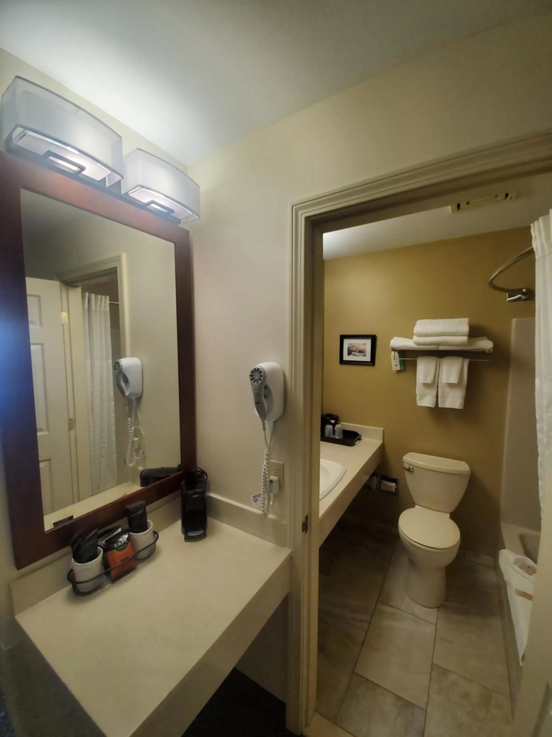 Bathroom in Country Inn at the Mall