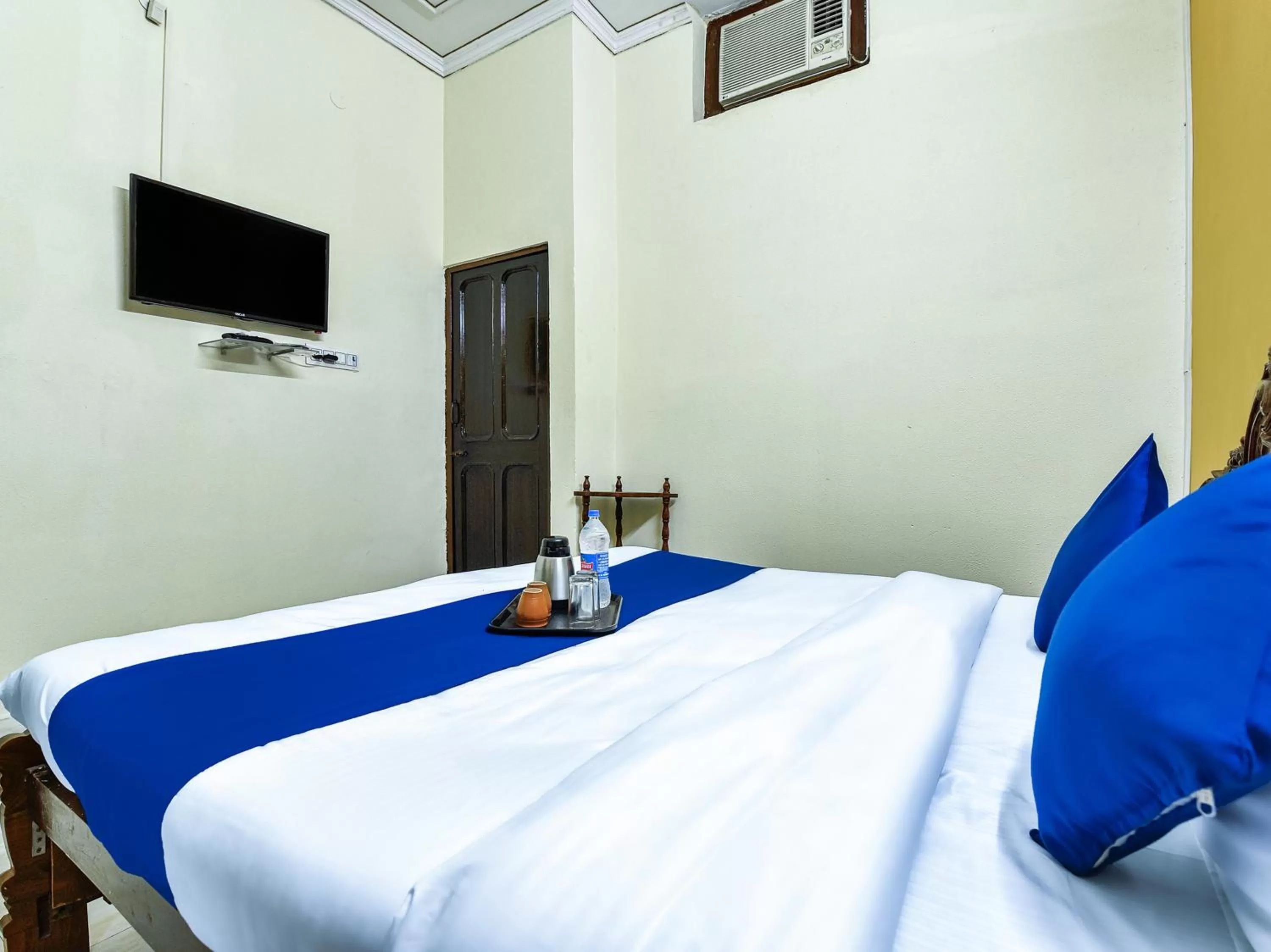 Bed in The Maurvi Inn