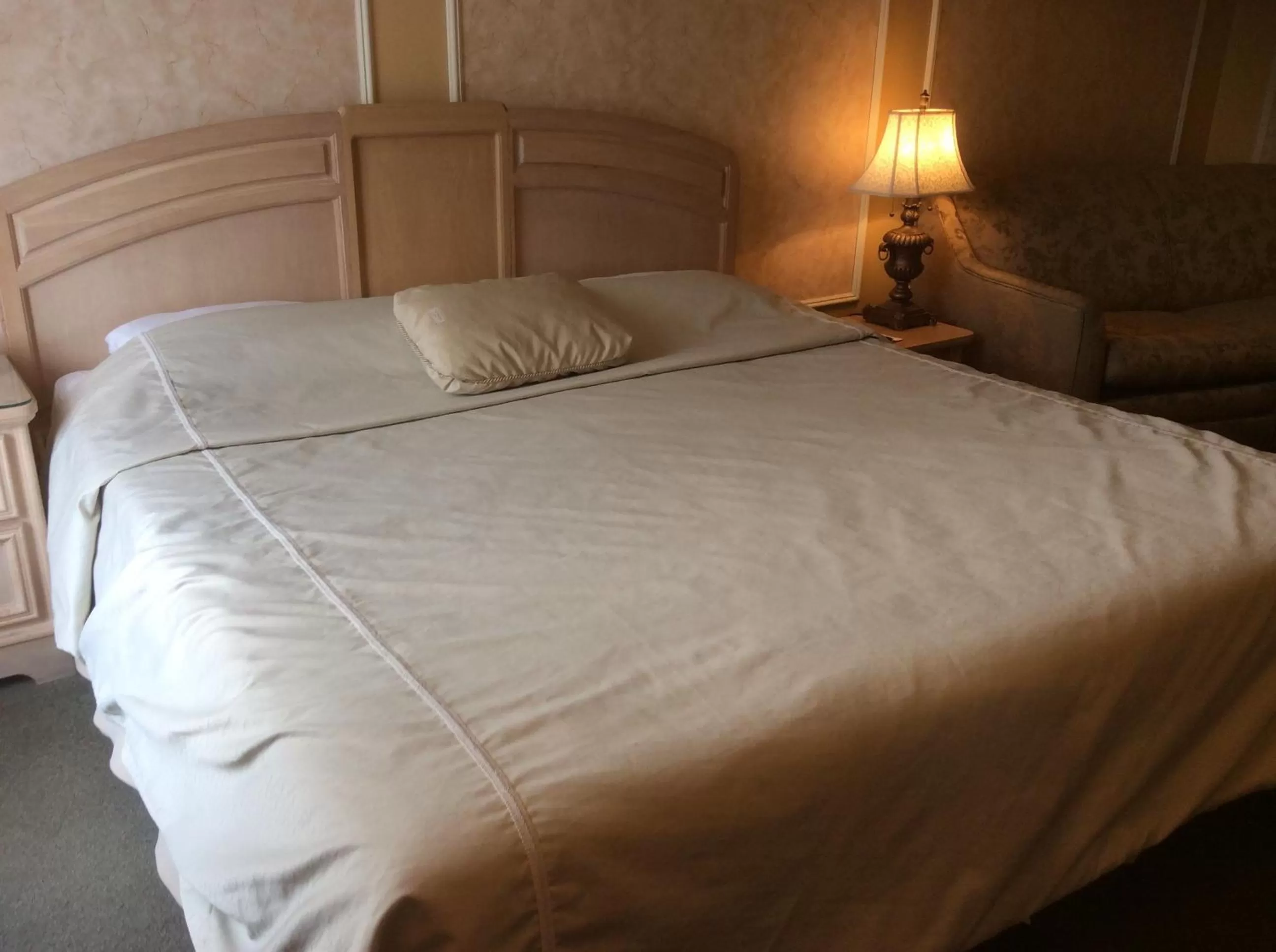 Bed in Hôtel Travelodge by Wyndham Victoriaville