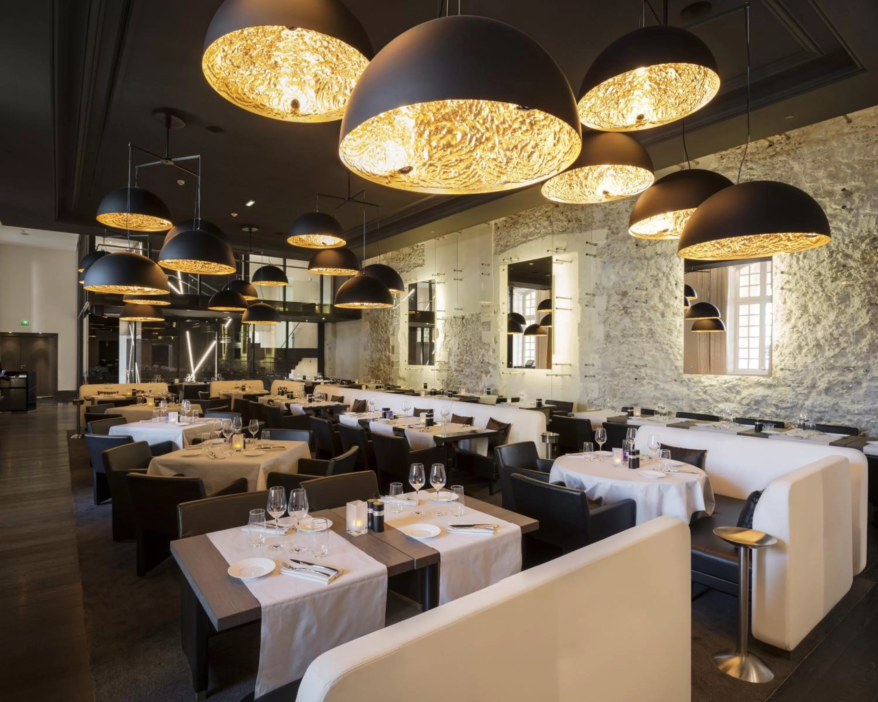 Restaurant/places to eat in InterContinental Marseille - Hotel Dieu by IHG