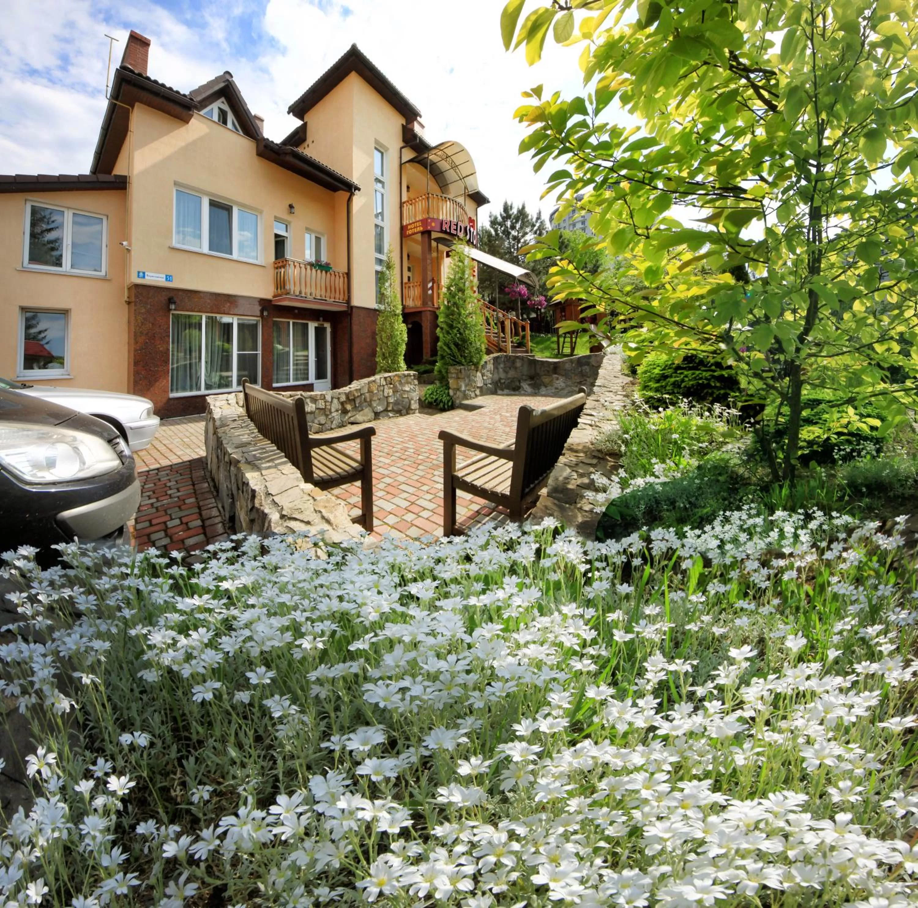 Property building in Red Stone