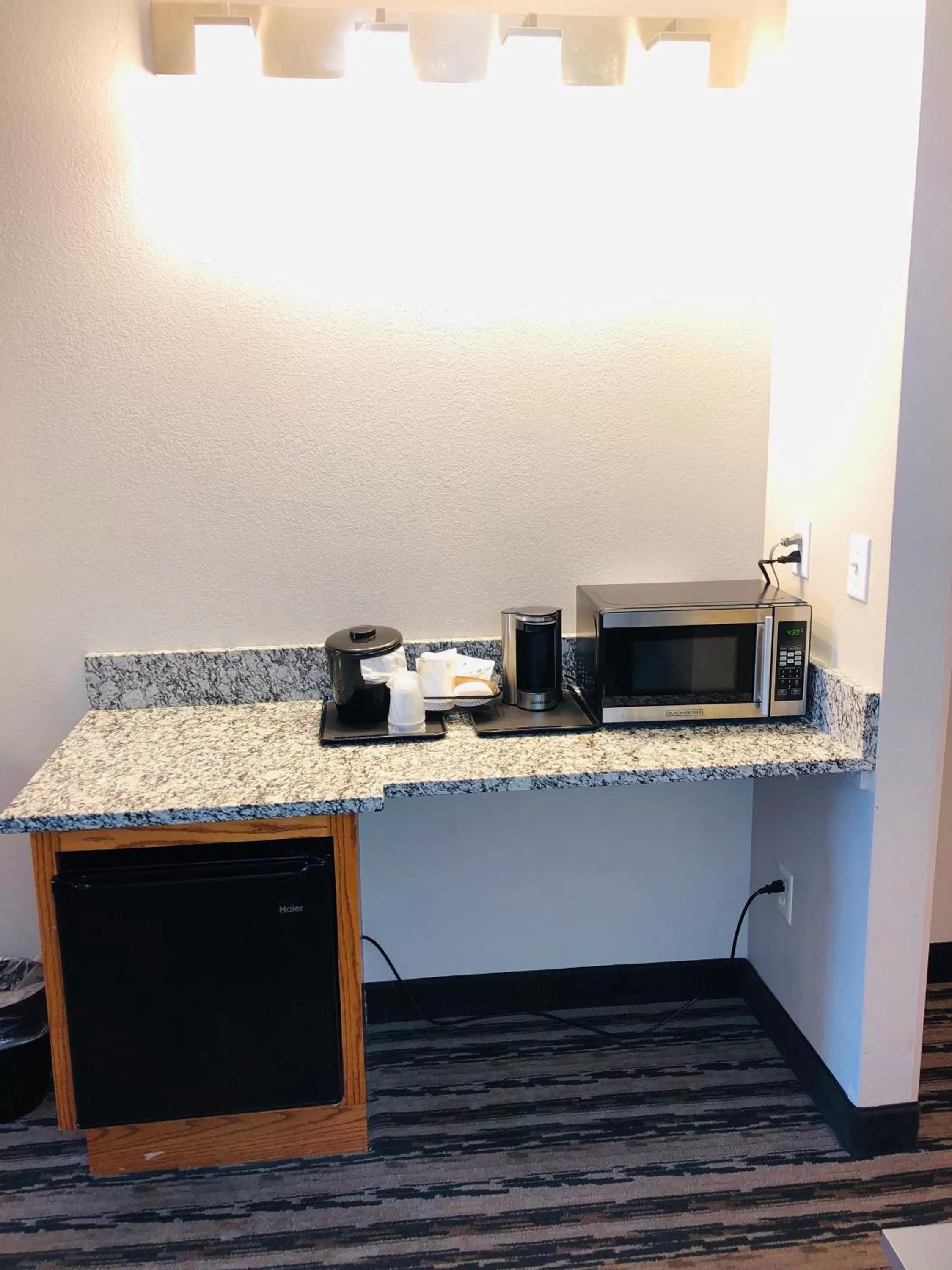 Country Inn & Suites by Radisson, Nashville Airport East, TN