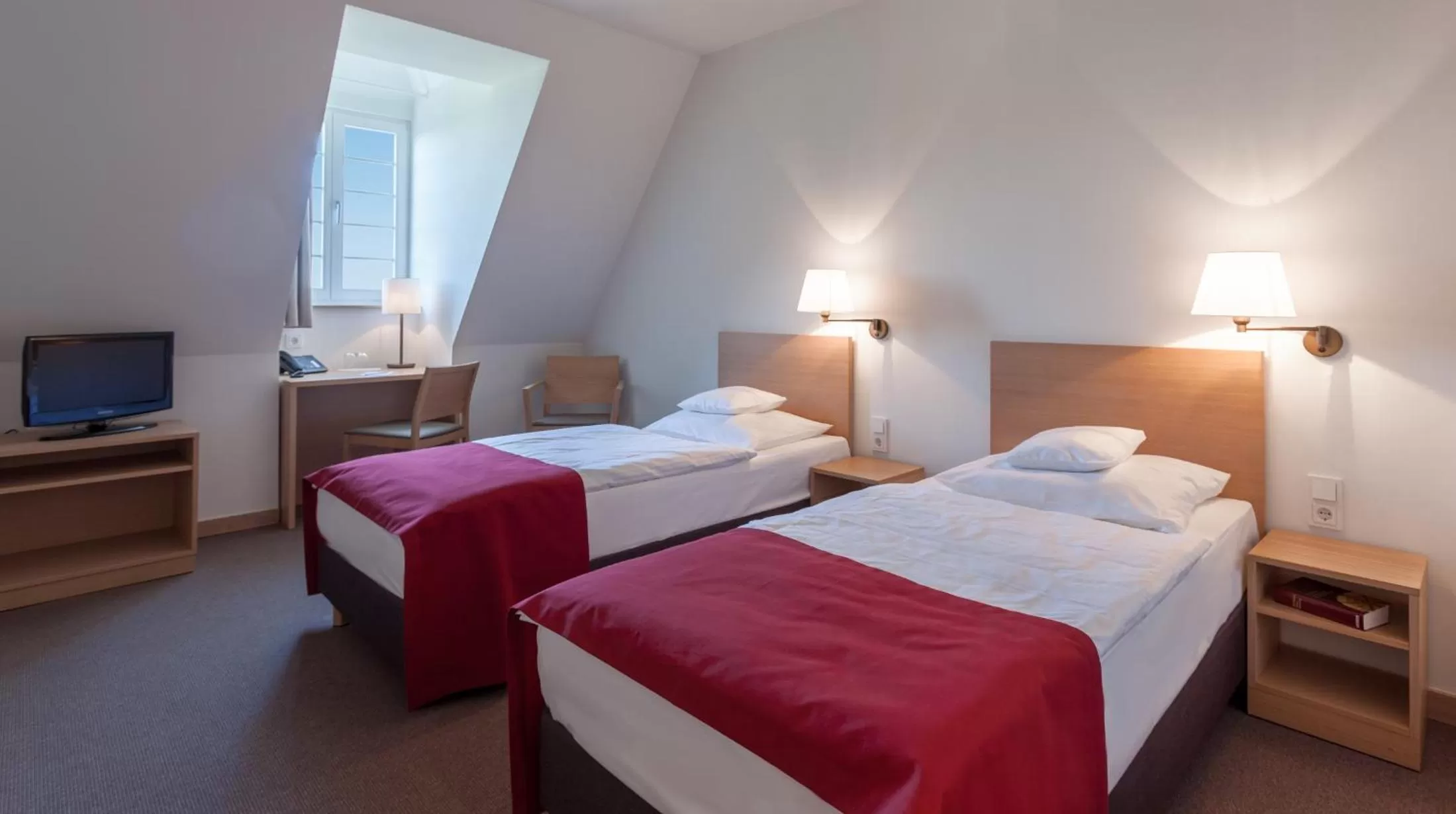 Photo of the whole room, Bed in Kardinal Schulte Haus