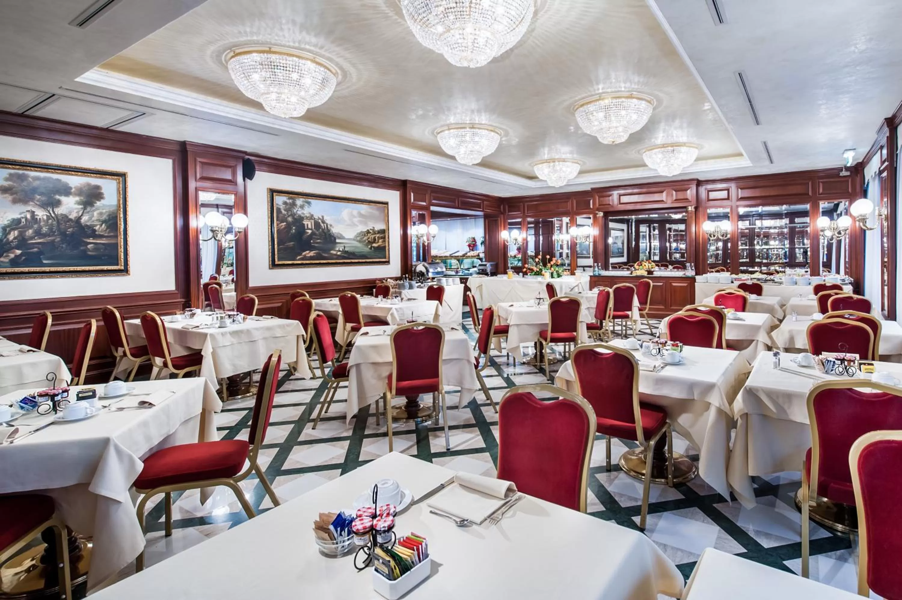 Restaurant/places to eat in Royal Hotel Carlton