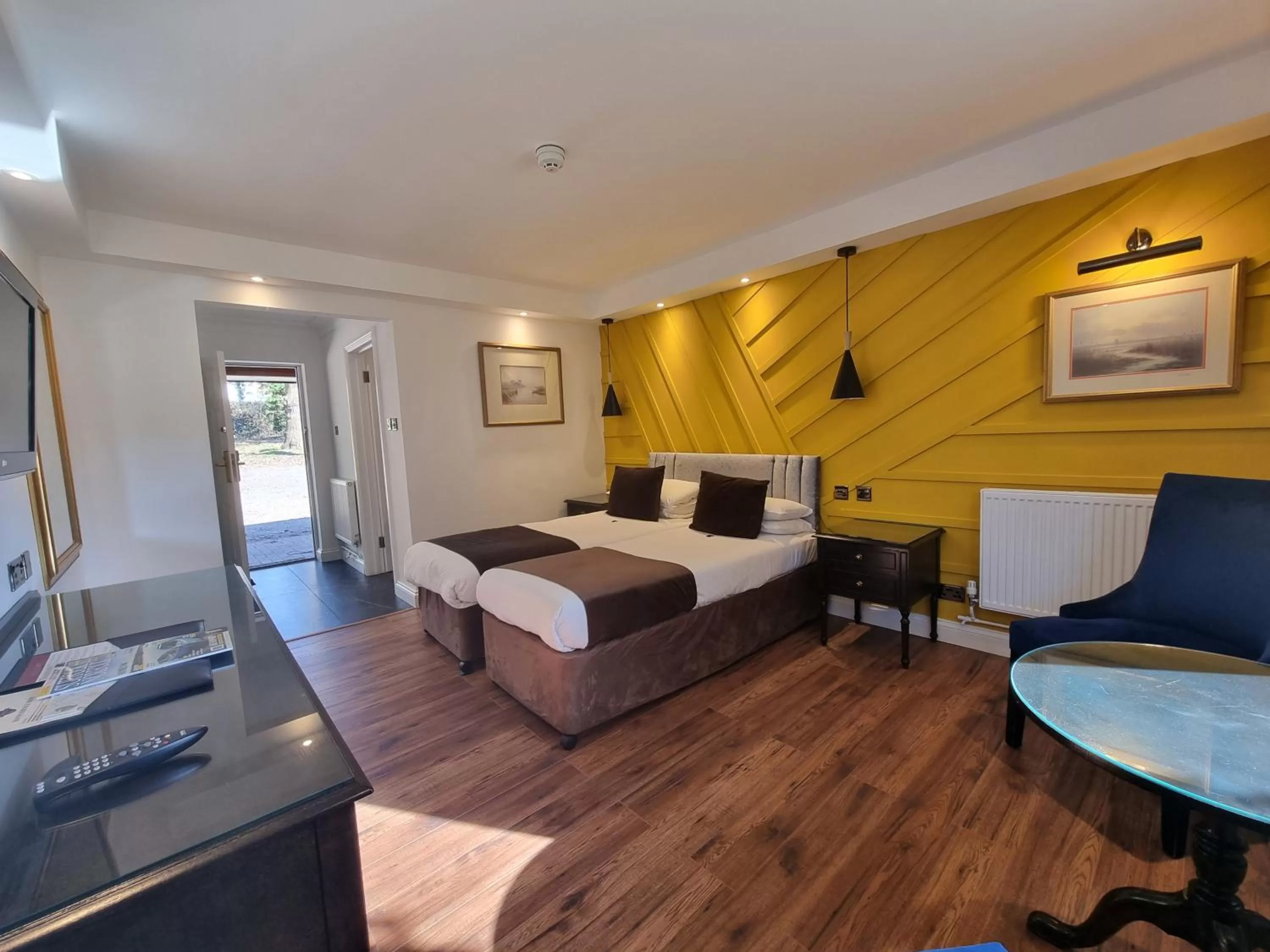 Photo of the whole room, Bed in Muthu Belstead Brook Hotel