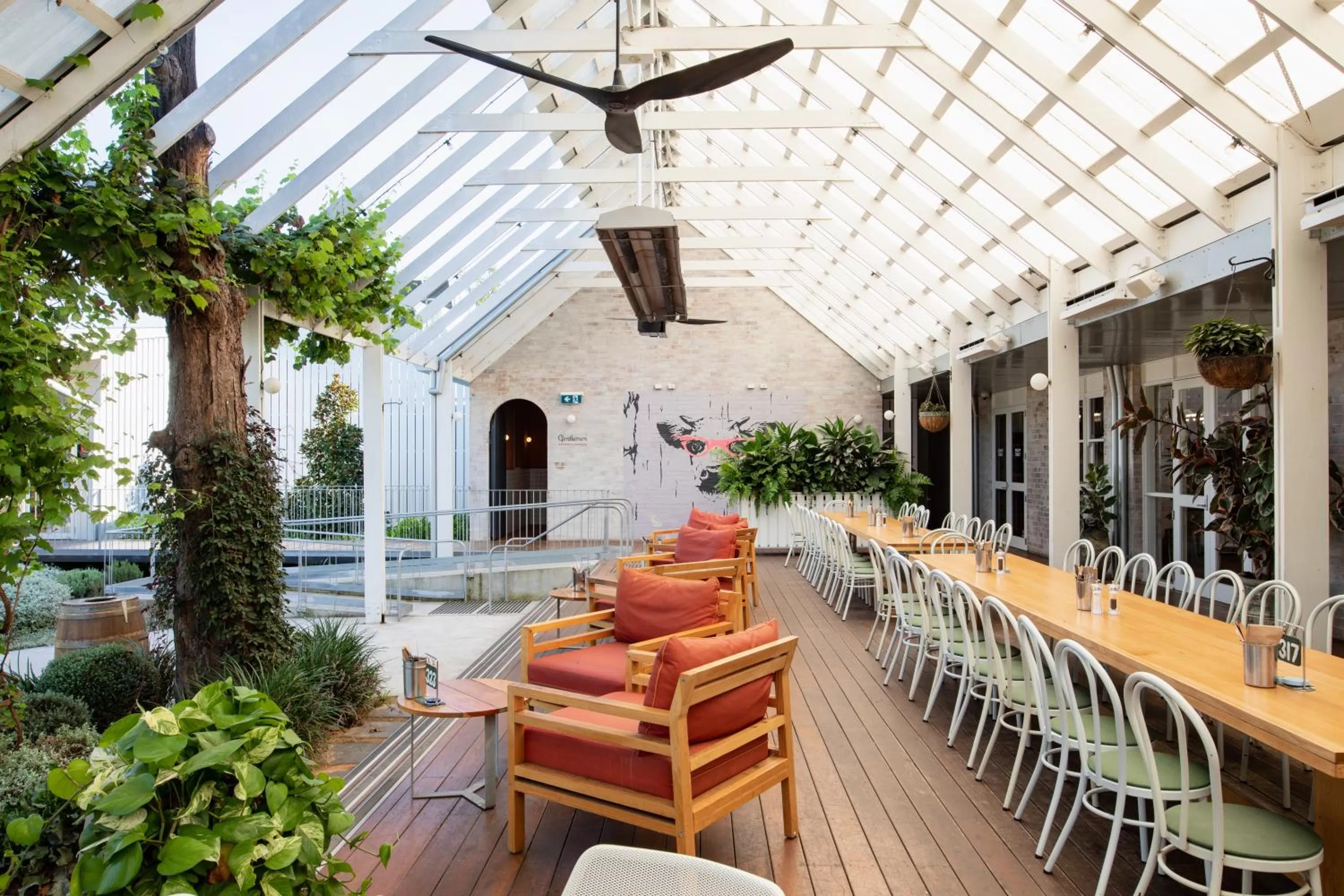 Restaurant/places to eat in Camden Valley Inn