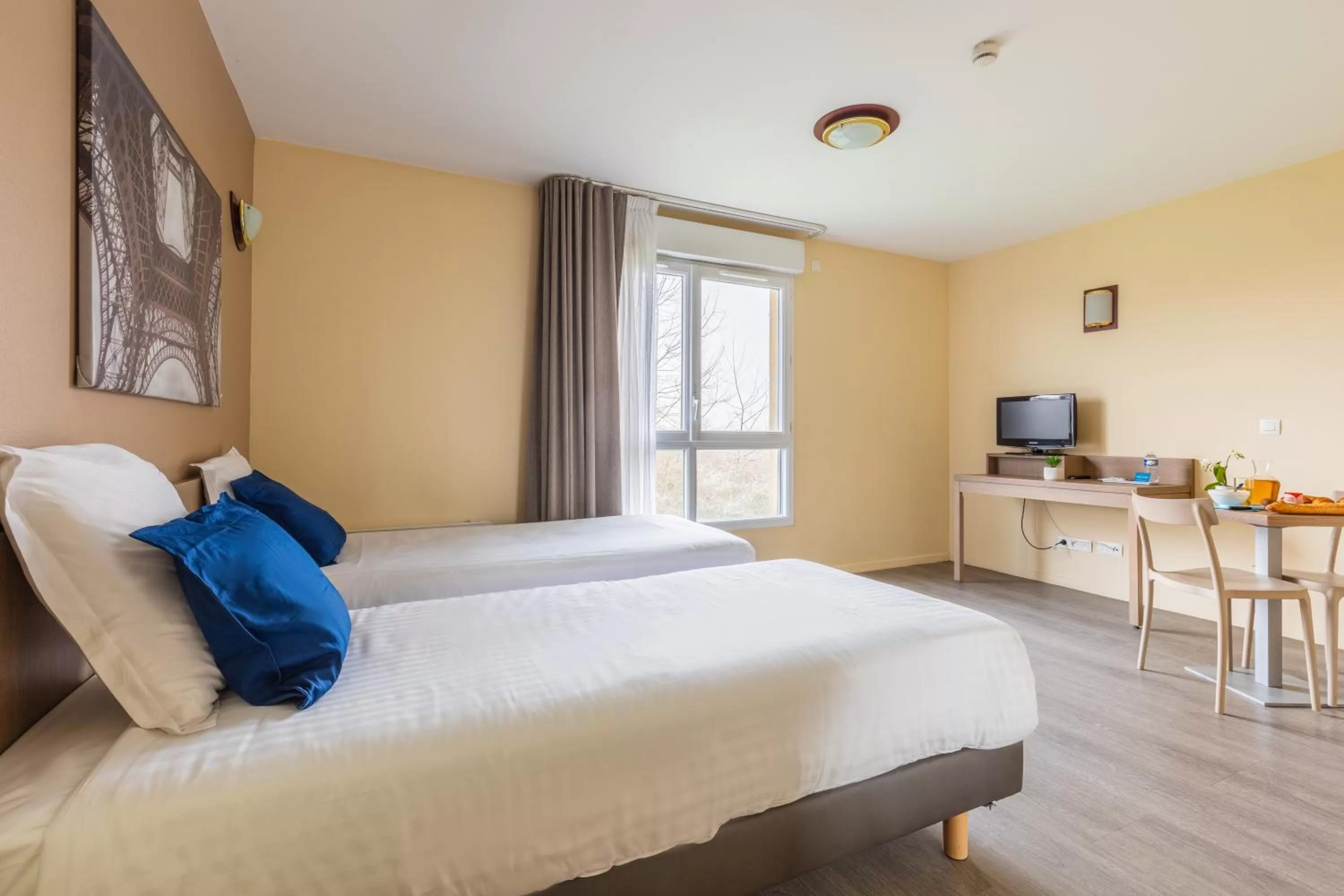 Bed in Zenitude Hôtel-Résidences Magny-les-Hameaux