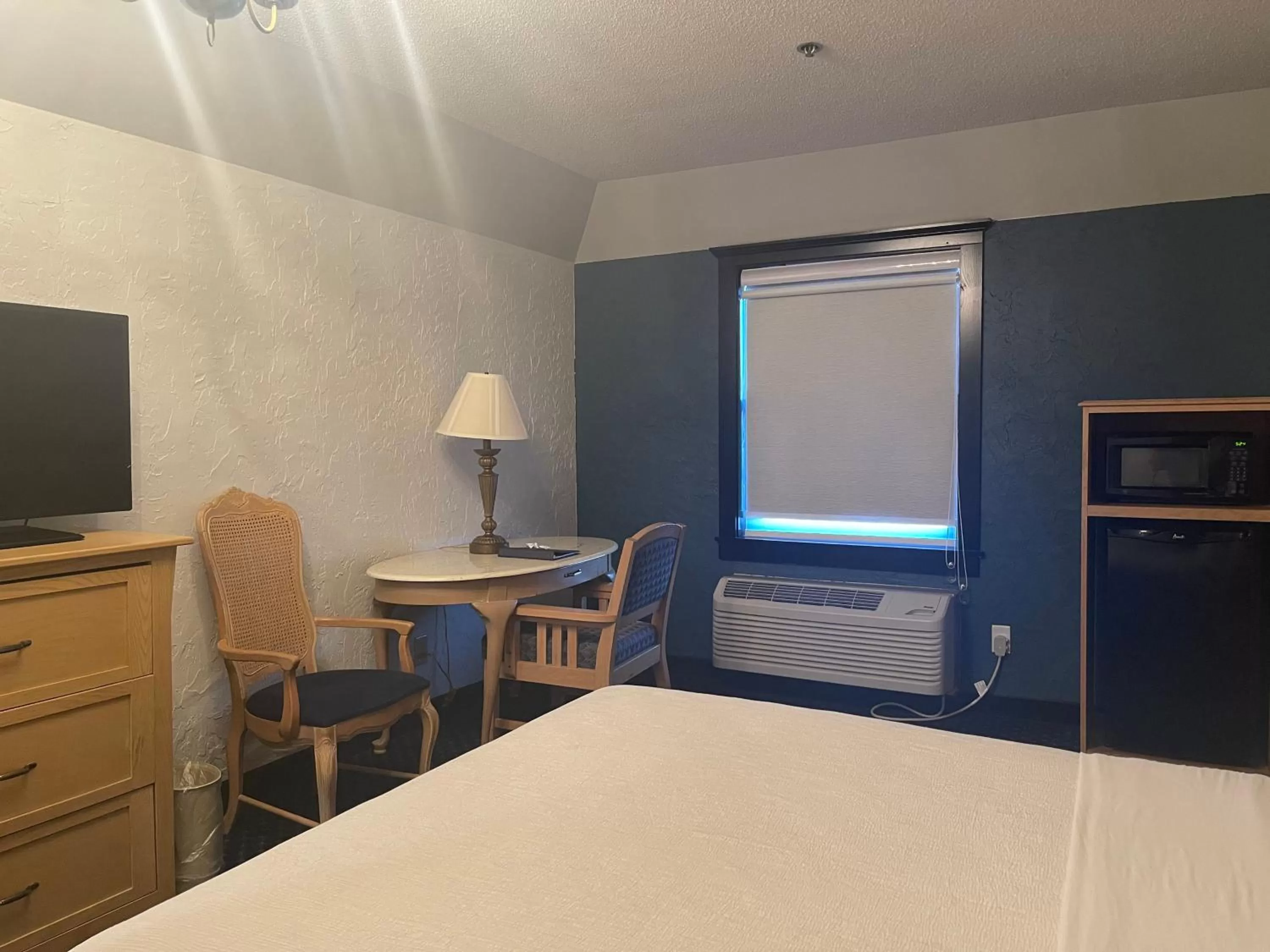 Bed in Chateau Hotel and Conference Center