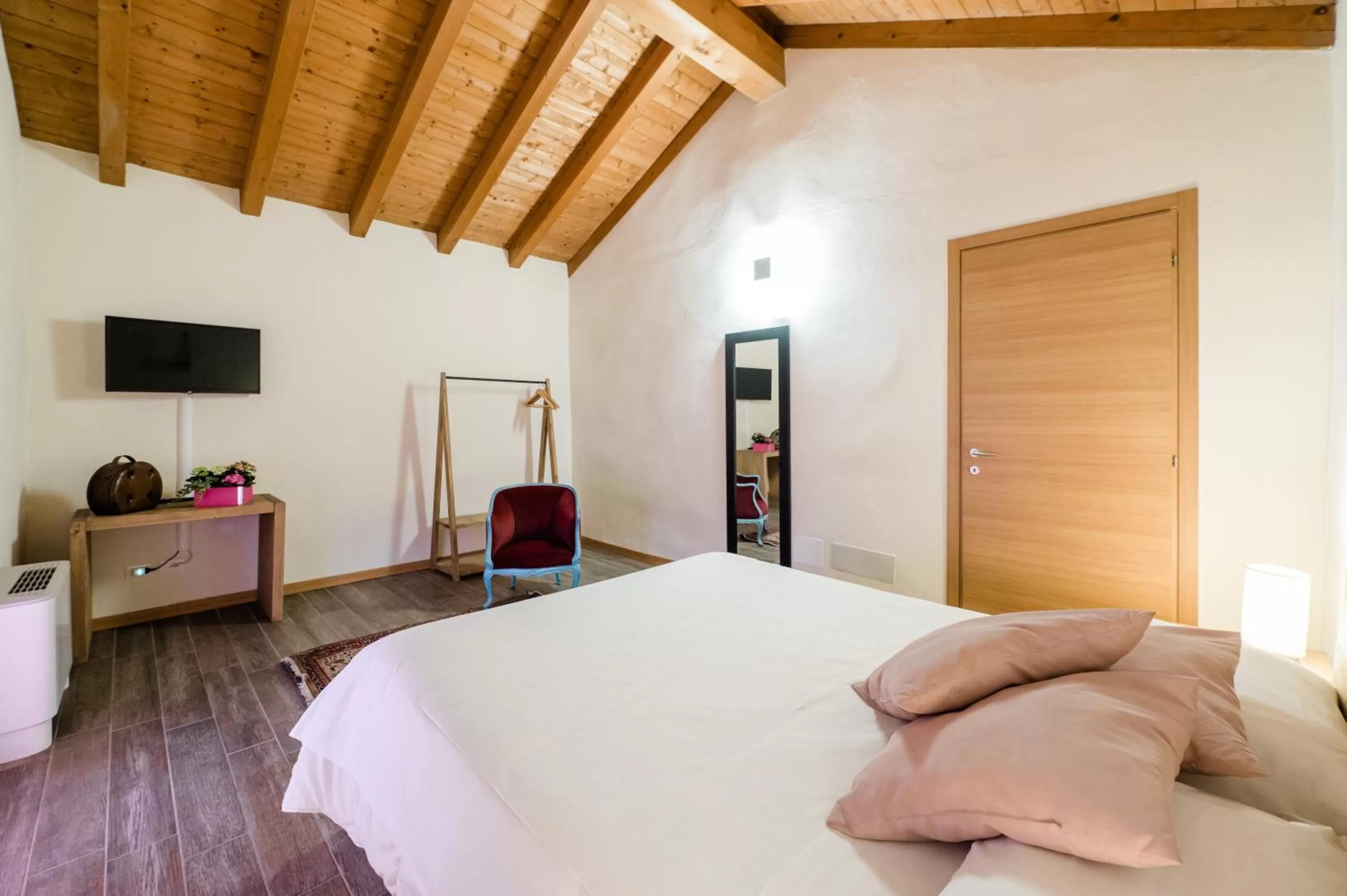 Photo of the whole room, Bed in SMART San Martino