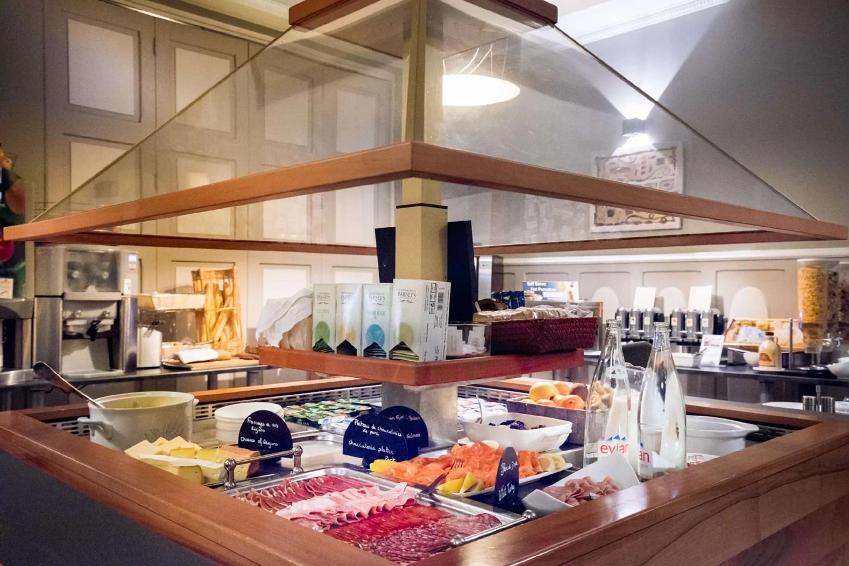 Restaurant/places to eat in Best Western Hotel Ile de France