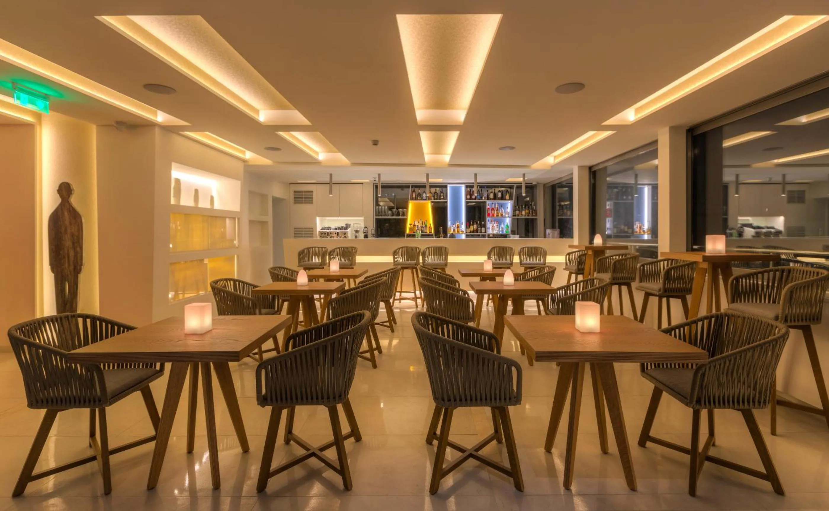 Restaurant/places to eat in Central Hotel